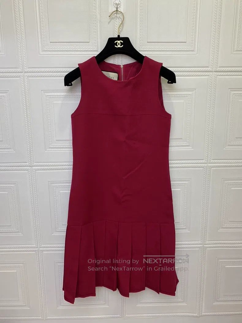 Gucci Gucci Red sleeveless pleated dress Size XS / US 0-2 / IT 36-38 - 1 Thumbnail