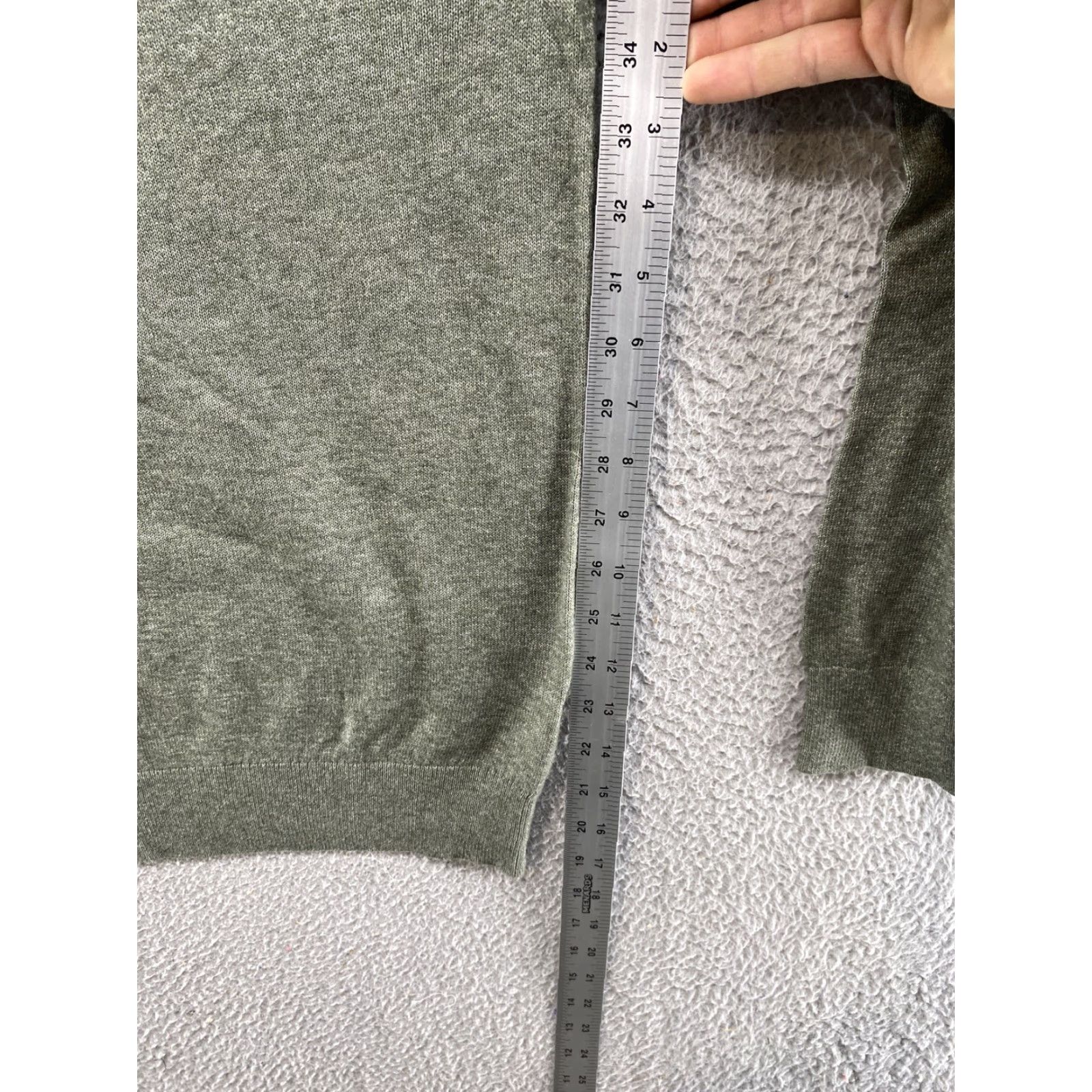 Banana Republic Banana Republic Mens Green V Neck Cotton Knit Sweater in Size Large Shirt Adult Large Green Pullover Casual Mens Size US L / EU 52-54 / 3 - 5 Thumbnail