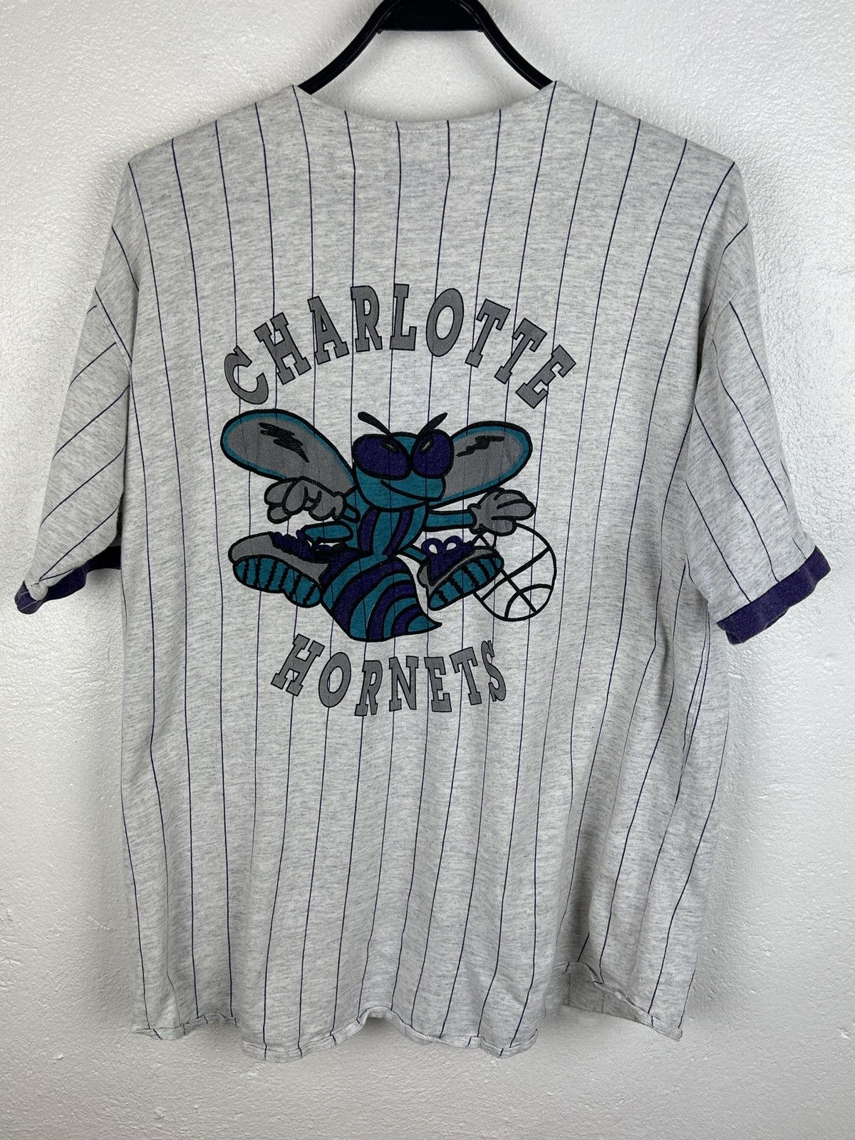 NBA 90s Vintage Charlotte Hornets NBA Baseball Style Shirt Size US L / EU 52-54 / 3 - 1 Thumbnail