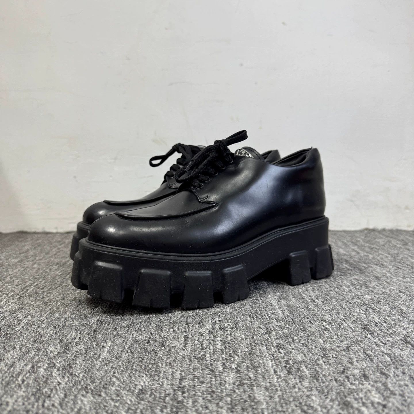 Prada Prada Triangle Logo Dress Shoes 39 95 New Cracked Size US 8.5 / IT 38.5 - 1 Thumbnail