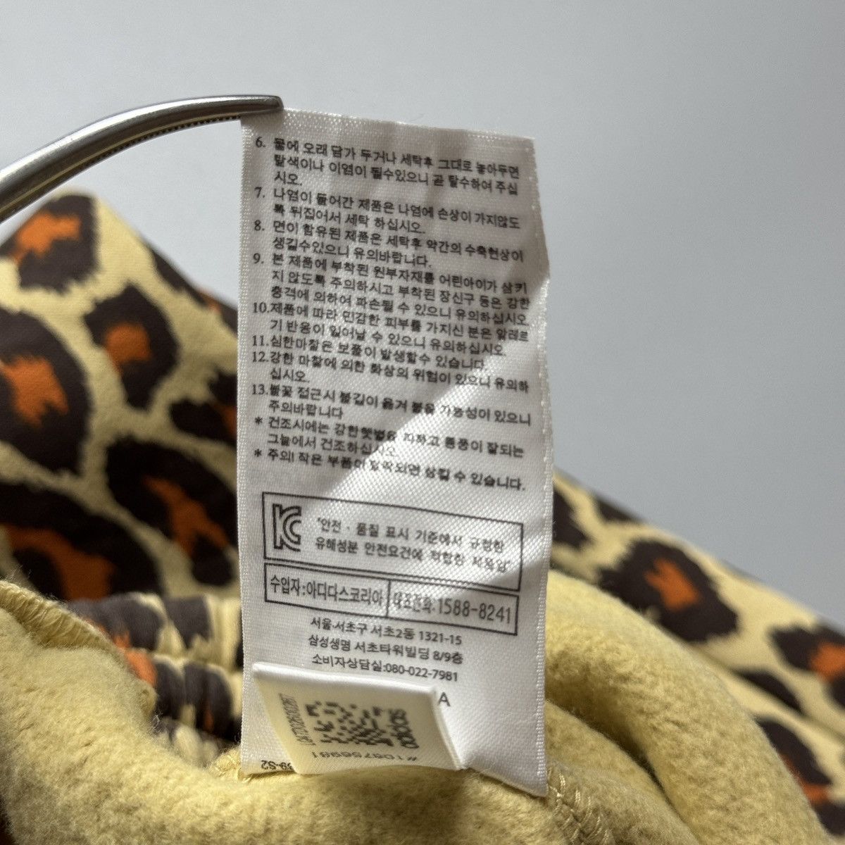 Adidas × Jeremy Scott Adidas x Jeremy Scott - Leopard Print Sweat Jogger Pants Size US 28 / EU 44 - 13 Thumbnail