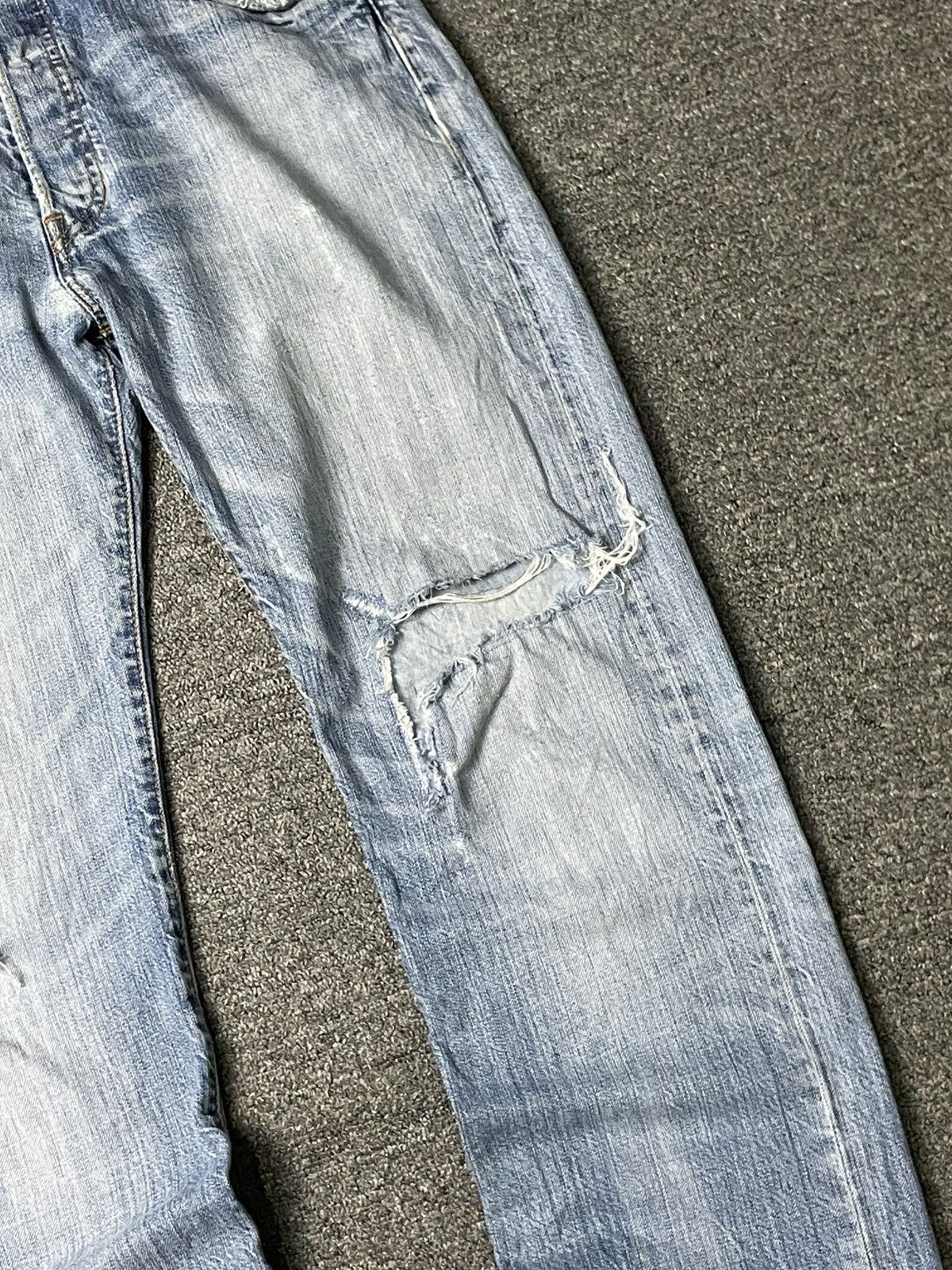 Levi's × Vintage Vintage Levi’s Distressed Denim Jeans (67) Size US 30 / EU 46 - 2 Thumbnail