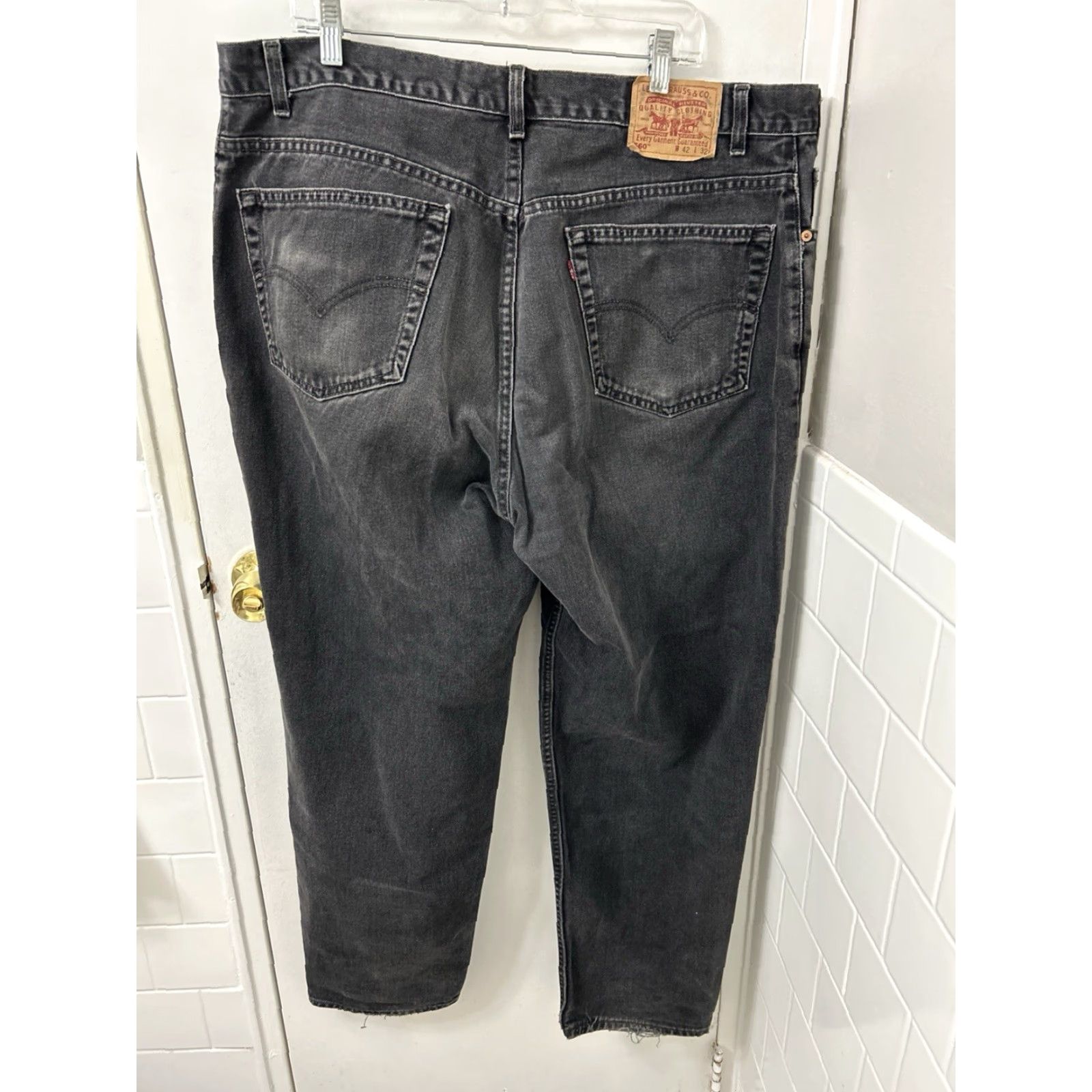 Levi's VINTAGE Levi's 560 Jeans Mens 42x31 Black Loose Fit Denim Tapered Leg 5-Pocket USA 90s Mens Size US 42 / EU 58 - 2 Thumbnail
