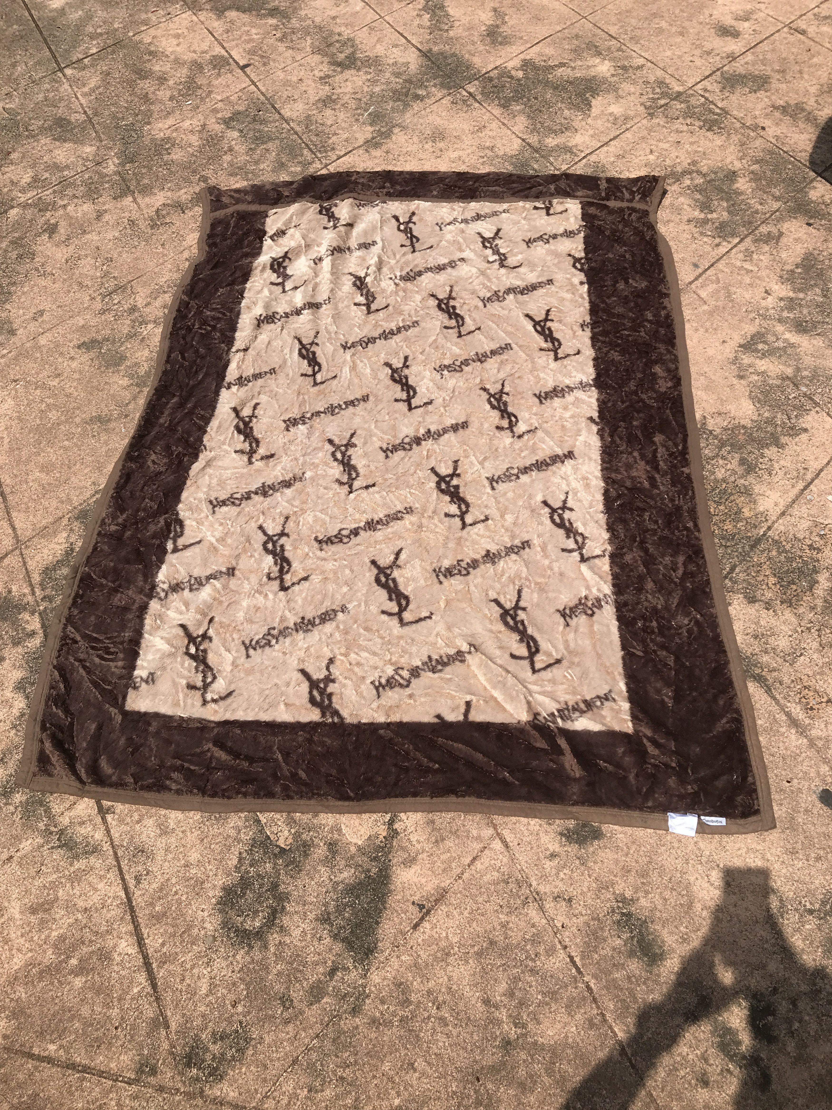 Yves Saint Laurent Yves saint laurent Blanket overprint Size ONE SIZE - 1 Thumbnail