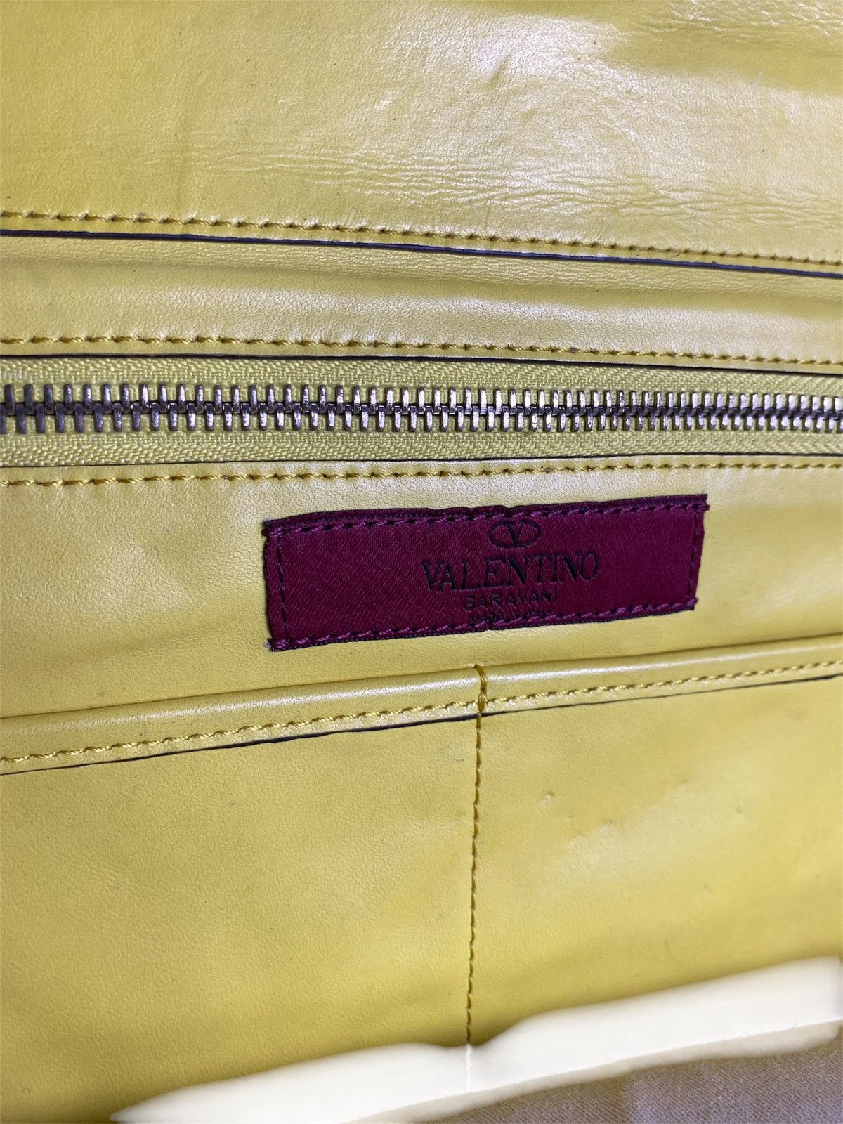 Designer × Valentino 🔥Quick Sale🔥 Valentino Garavani Shoulder Bag Mint Condition Size ONE SIZE - 8 Thumbnail