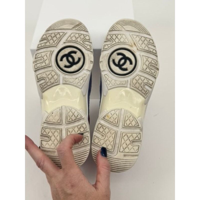 Chanel Chanel CC Logo Suede Runner Sneakers G34360 – Size 37 Size US 6 / IT 36 - 5 Thumbnail