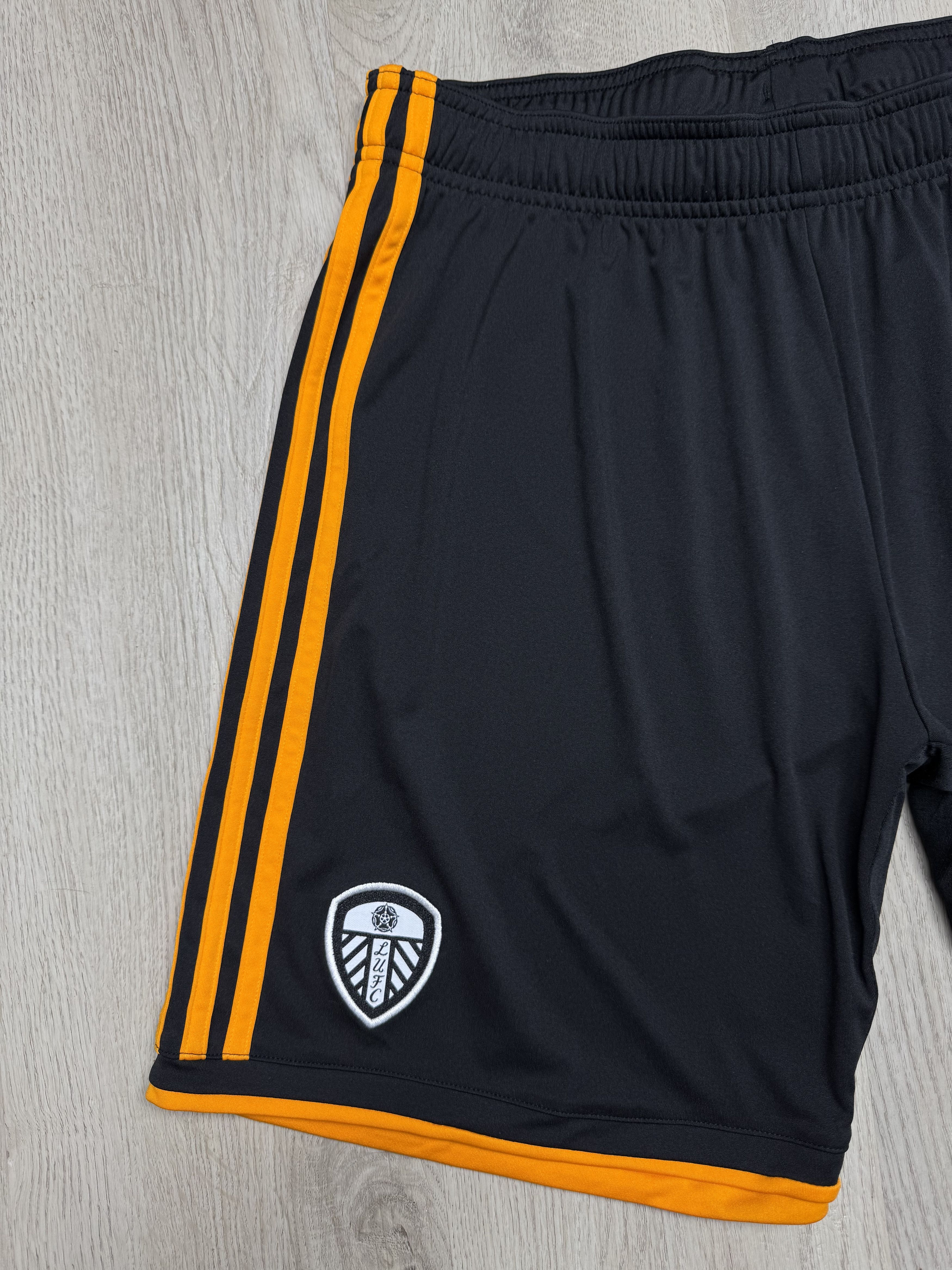 Adidas Adidas LEEDS UNITED Mens Soccer Shorts Jersey Size US 34 / EU 50 - 3 Thumbnail