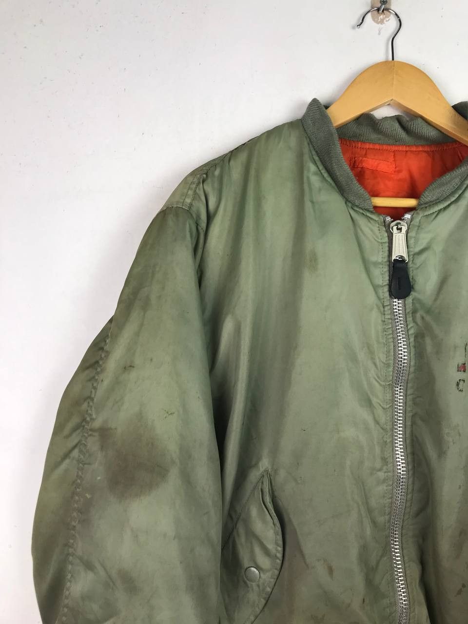 Vintage Vintage Sun Faded MA-1 Distressed Bomber Jacket Size US L / EU 52-54 / 3 - 4 Thumbnail
