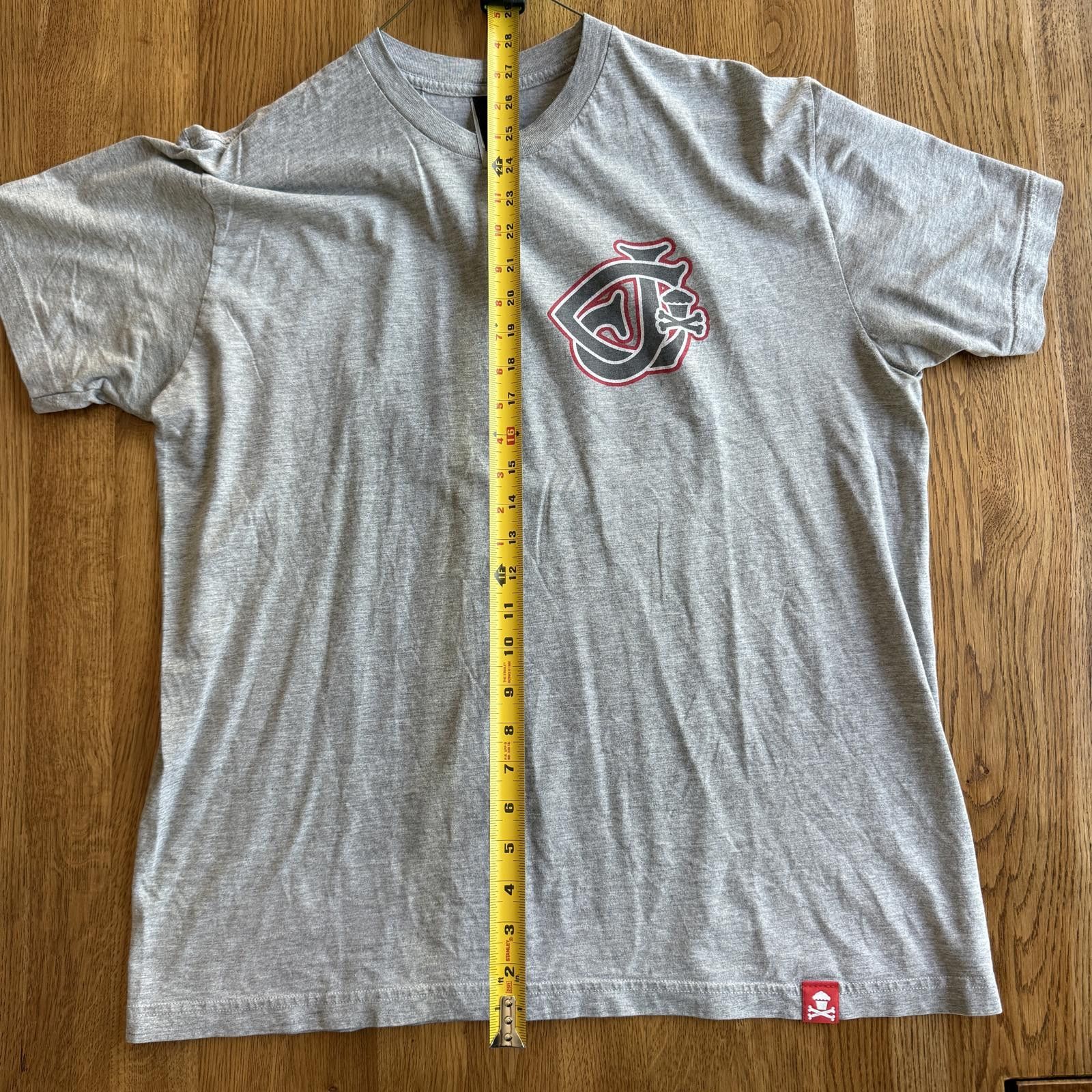 Unknown London Johnny Cupcakes Crest Shirt Vintage Vault Size XL Size US L / EU 52-54 / 3 - 3 Thumbnail