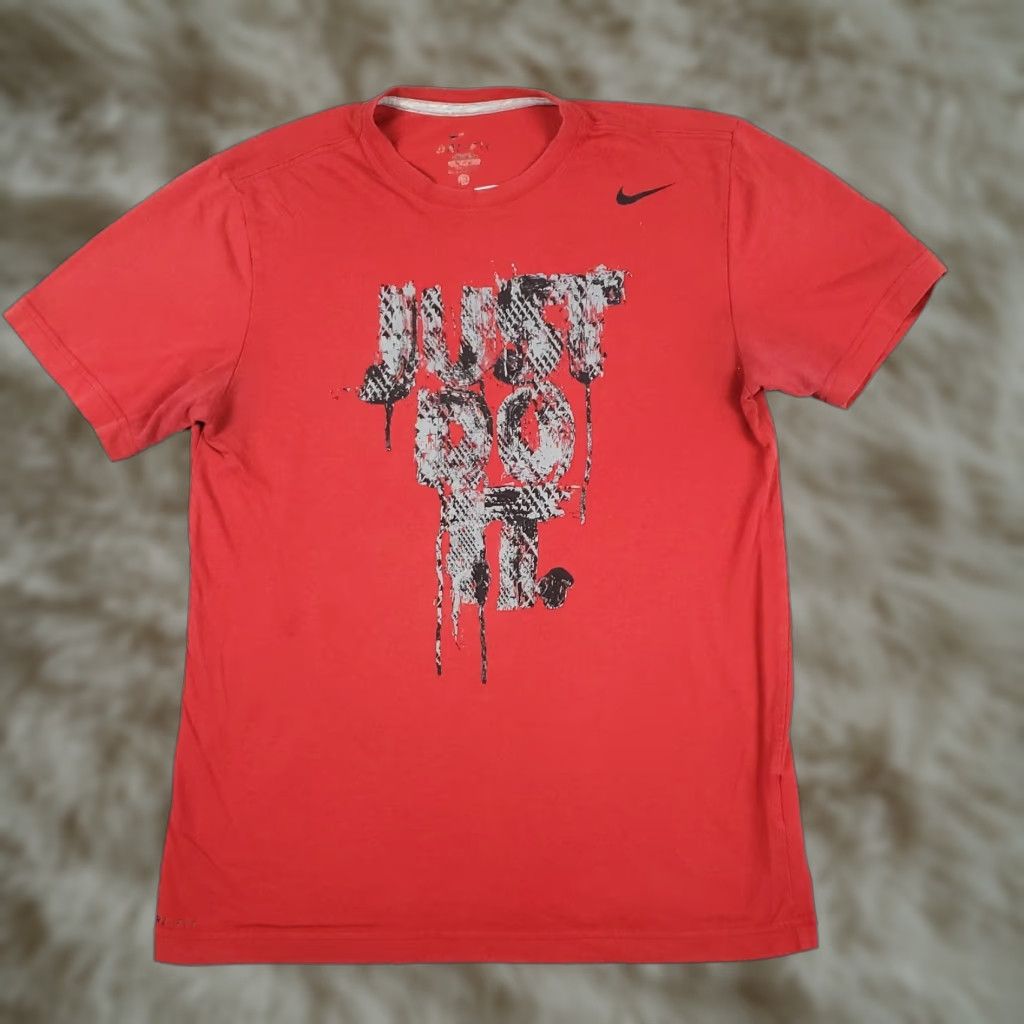 Nike Nike Dri-FIT Shirt T-Shirt Unisex Adults Mens Size Medium Red Short Sleeve Crew Neck Logo Athletic Athleticwear 90s Modern Sports Nike Size US M / EU 48-50 / 2 - 1 Thumbnail