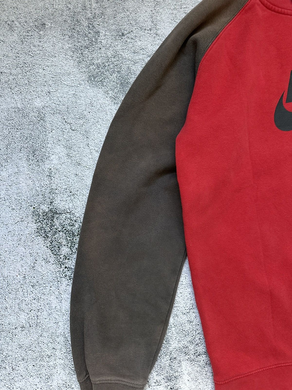 Nike Vintage Nike Red Sweatshirt Air Centre Logo Size US M / EU 48-50 / 2 - 7 Thumbnail