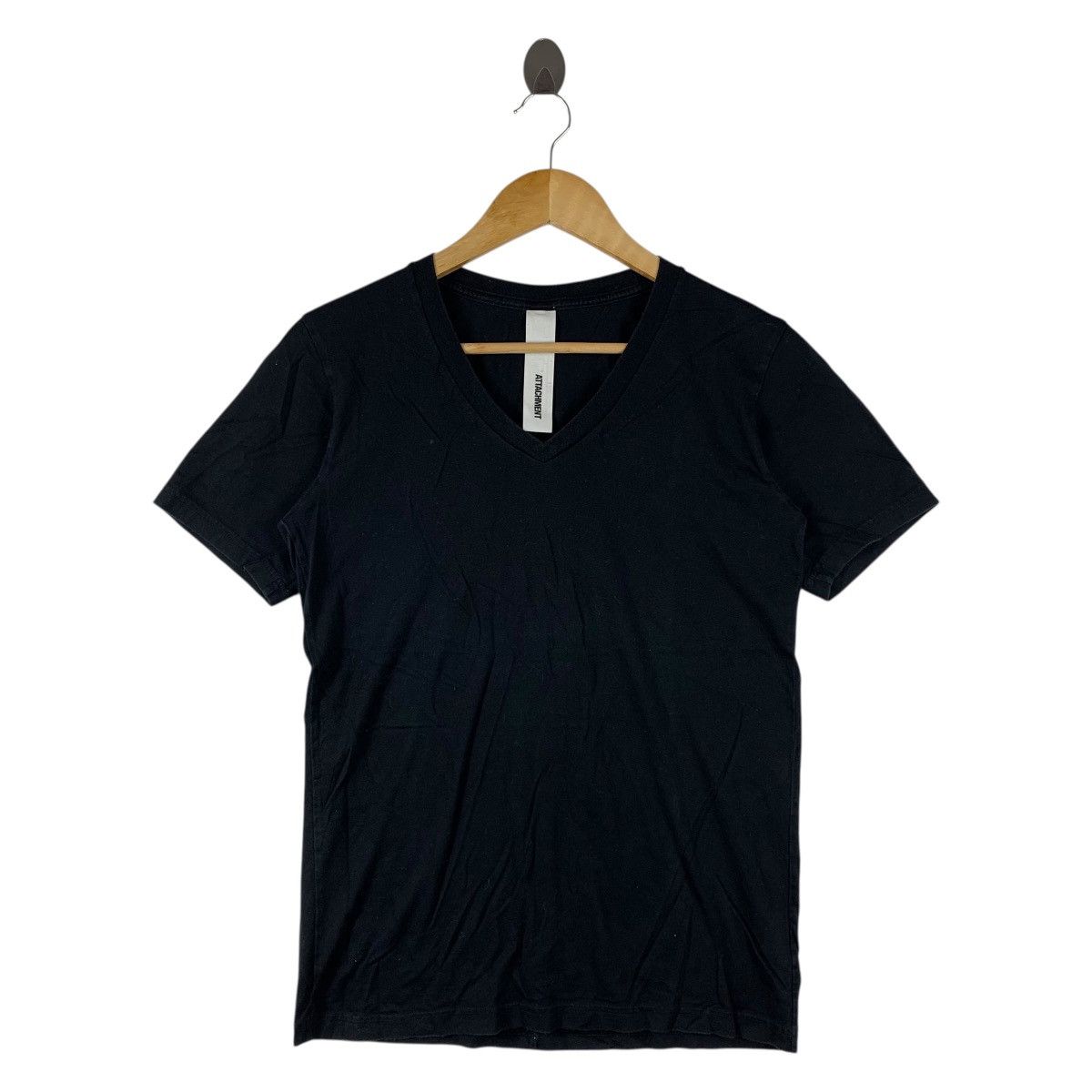Attachment ATTACHMENT Co., Ltd. Black V-Neck Tee Size XS / US 0-2 / IT 36-38 - 1 Thumbnail