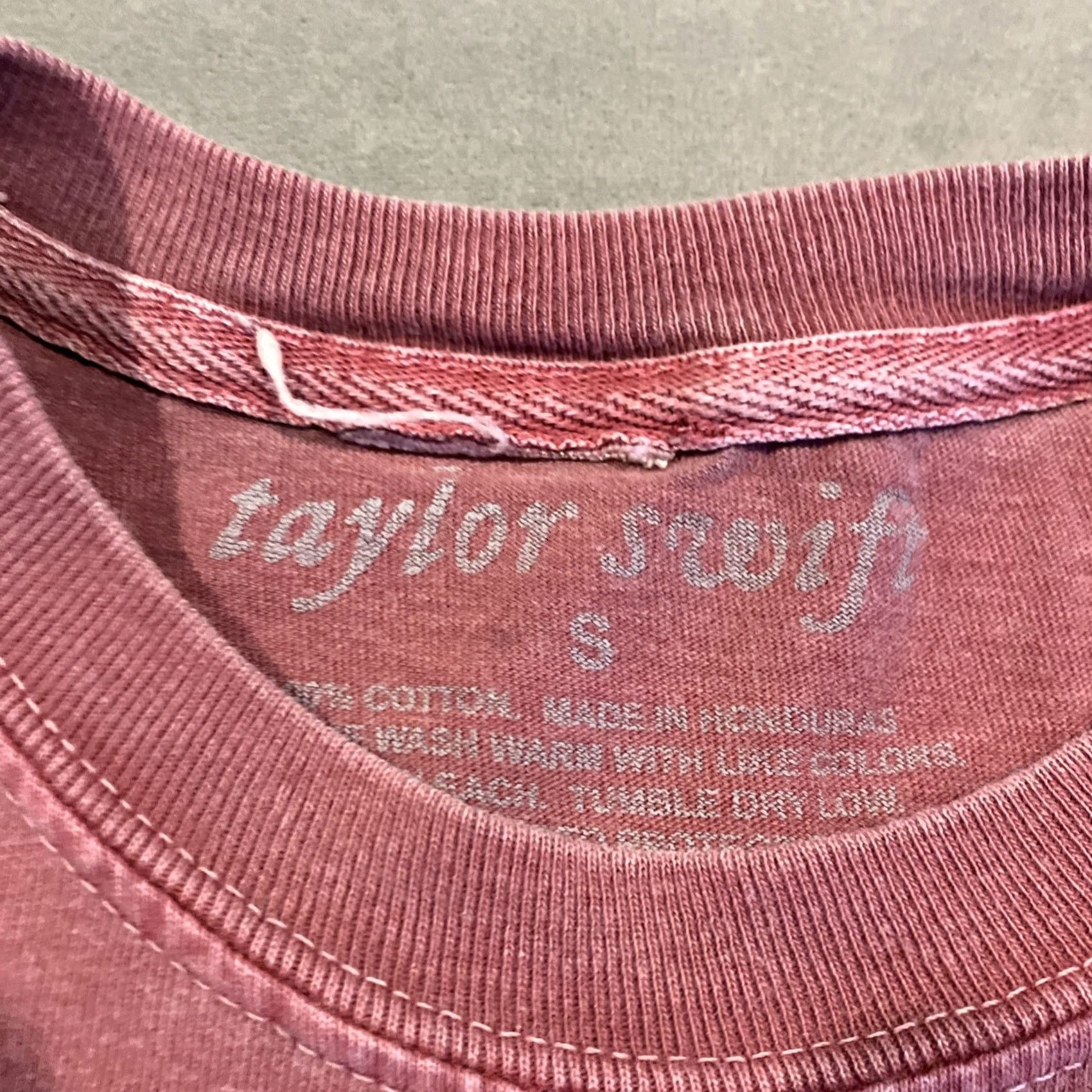 Vintage RARE Taylor Swift T-Shirt There's Nothing Like A Mad Woman Red S Mens Short Sleeve Small Official Regular Size Size US S / EU 44-46 / 1 - 3 Thumbnail