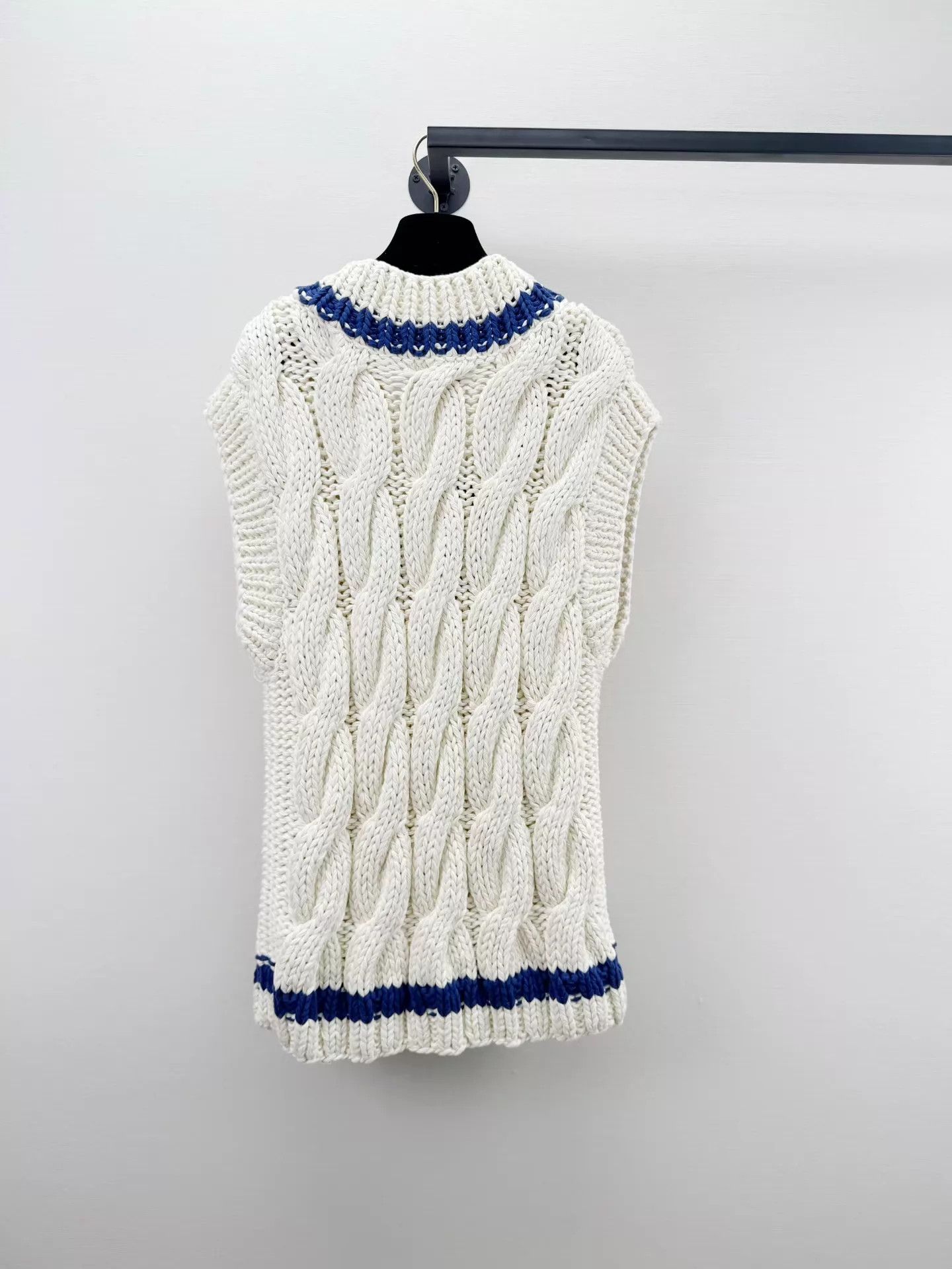 Prada Prada knit vest new with tags size 36 chest 100-116 length 61 Size XS / US 0-2 / IT 36-38 - 8 Thumbnail