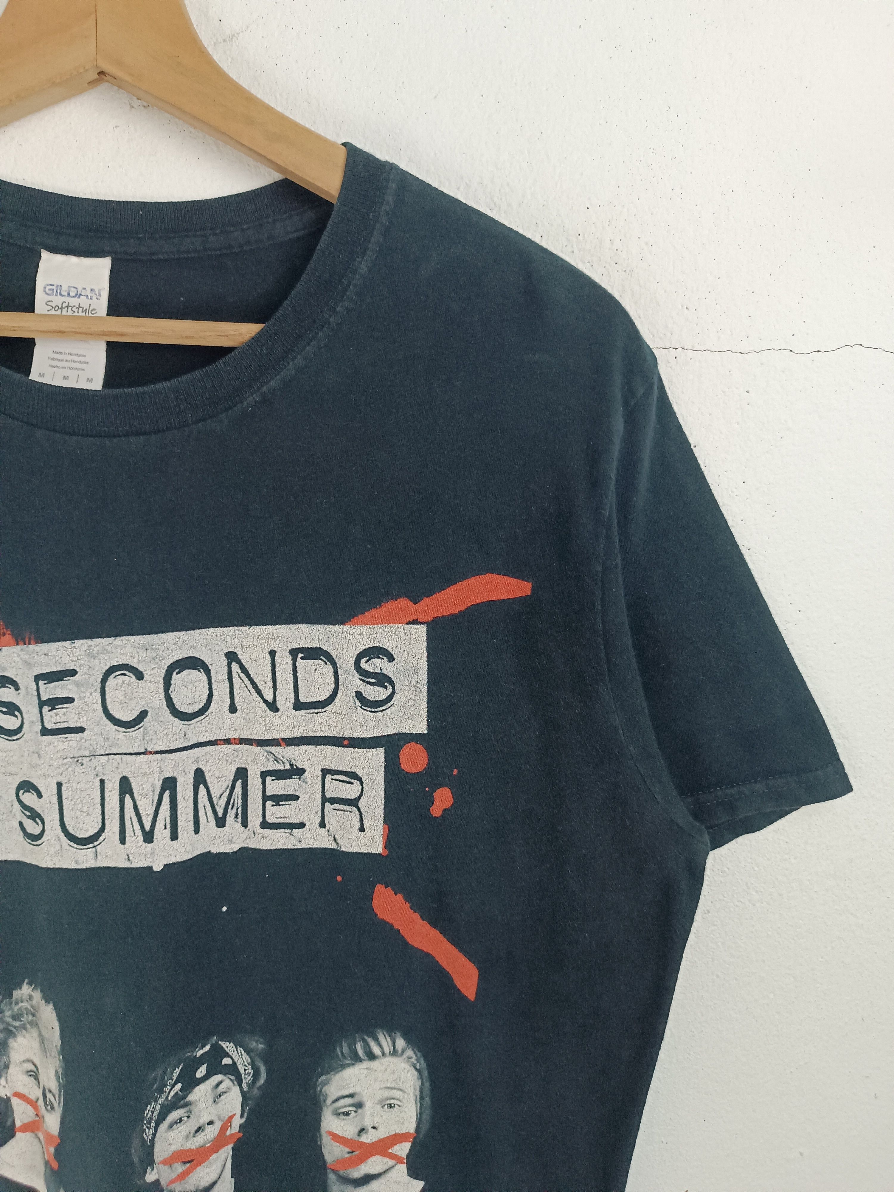 Band Tees VINTAGE 2015 5 SECONDS OF SUMMER TOUR TEE vamps swift zayn Size US M / EU 48-50 / 2 - 6 Thumbnail