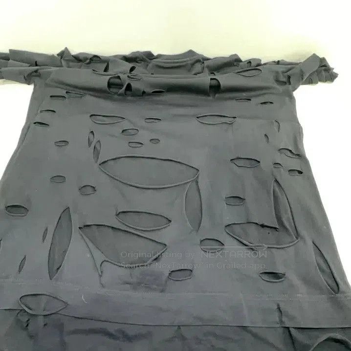 Givenchy Givenchy SS23 Logo Print Tear Detail Short Sleeve T-shirt. Size US S / EU 44-46 / 1 - 9 Thumbnail