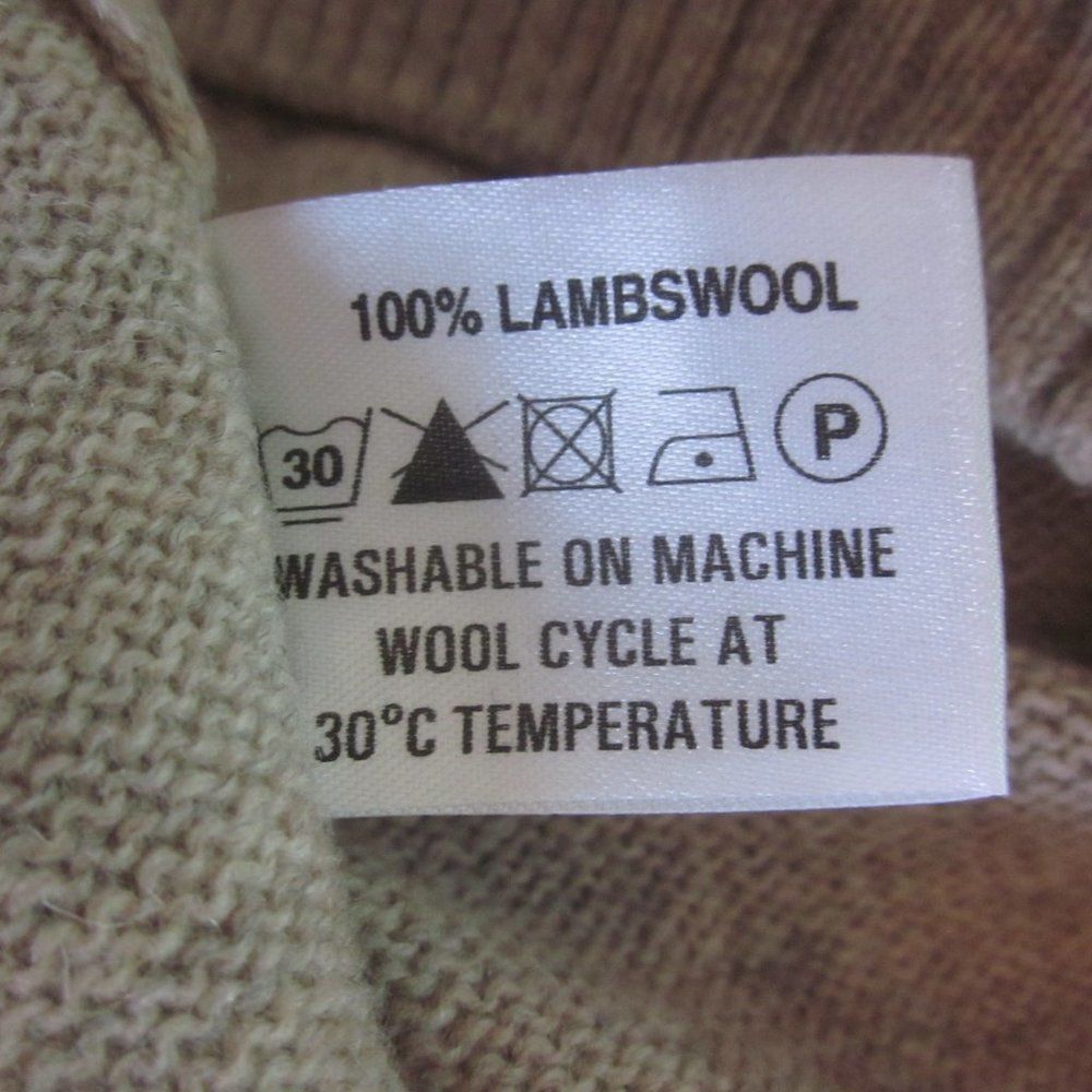 Aran Crafts Wool V-Neck Sweater Mens Size L Lambswool Size US L / EU 52-54 / 3 - 6 Thumbnail