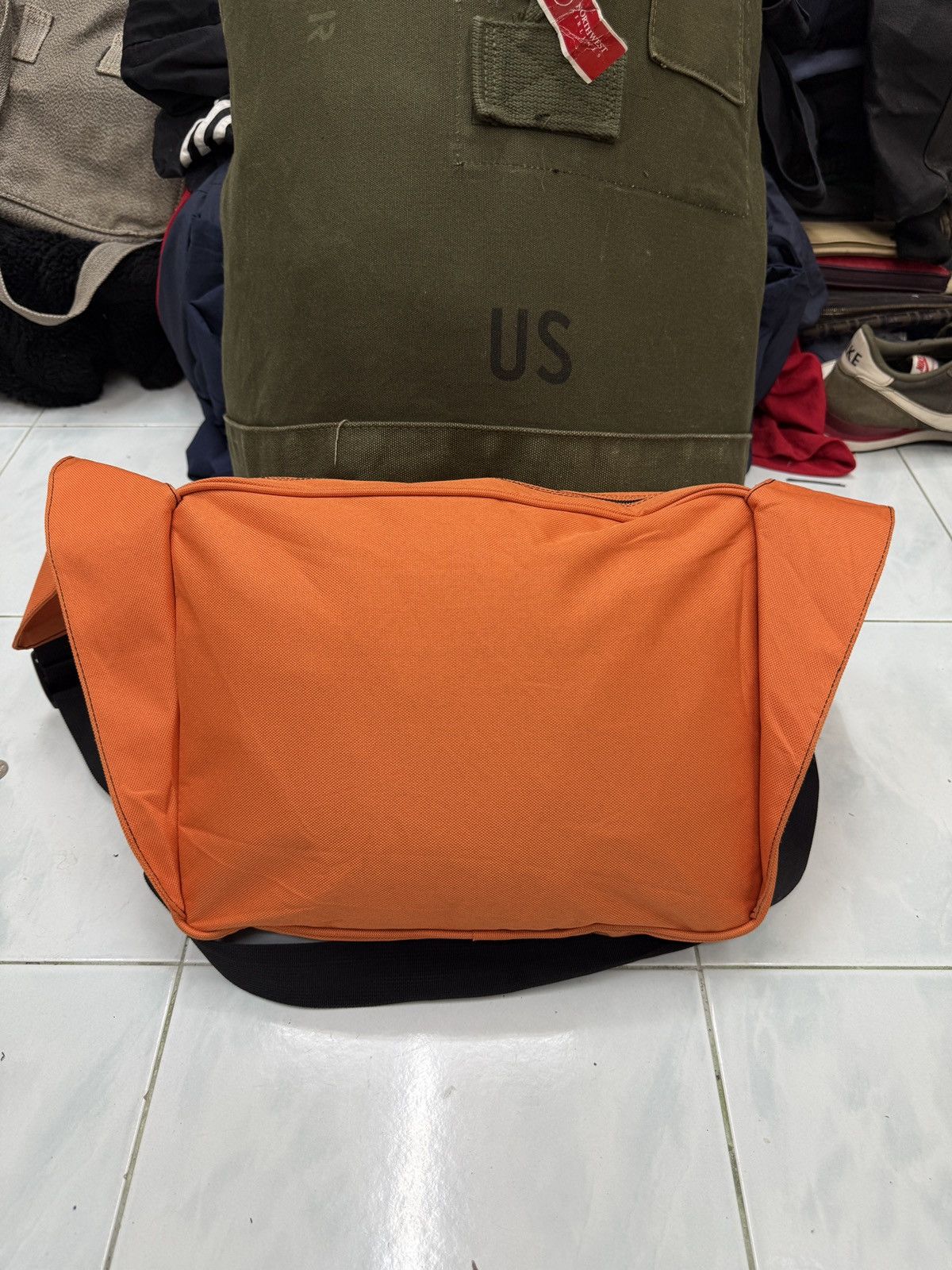 Paul Smith 🔥🔥🔥ARCHIVE PAUL SMITH SLING BAG Size ONE SIZE - 2 Thumbnail