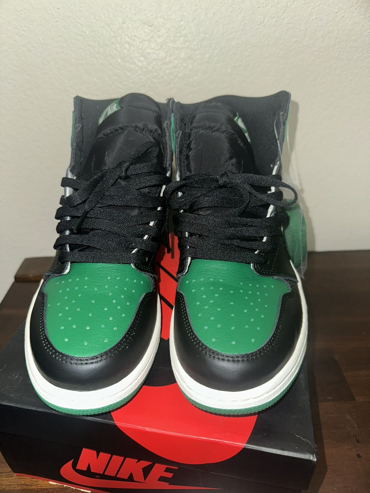 Nike AIR JORDAN 1 RETRO HIGH PINE GREEN Size US 12 / EU 45 - 3 Thumbnail