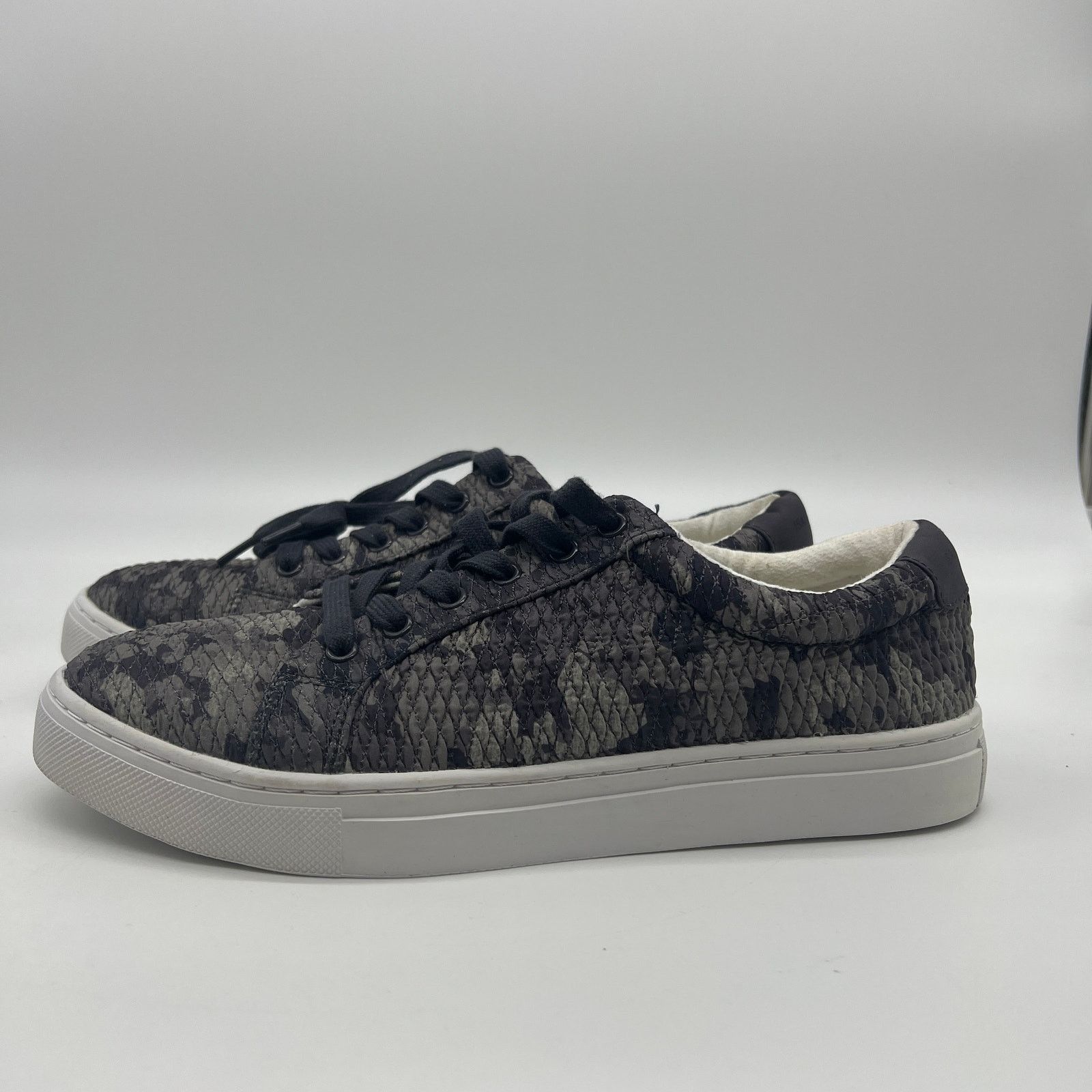 Other Isaac Mizrahi Live! SOHO Quilted Camo Sneakers Size 10 Size US 10 / IT 40 - 9 Thumbnail