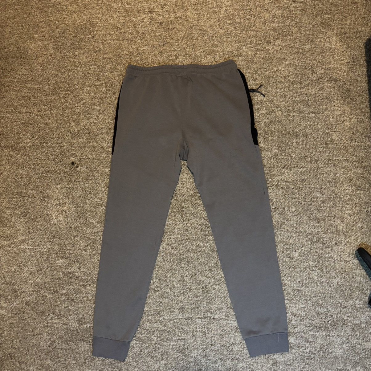 H&M Vintage Grey & Black H&M fleece joggers. Size US 32 / EU 48 - 2 Thumbnail