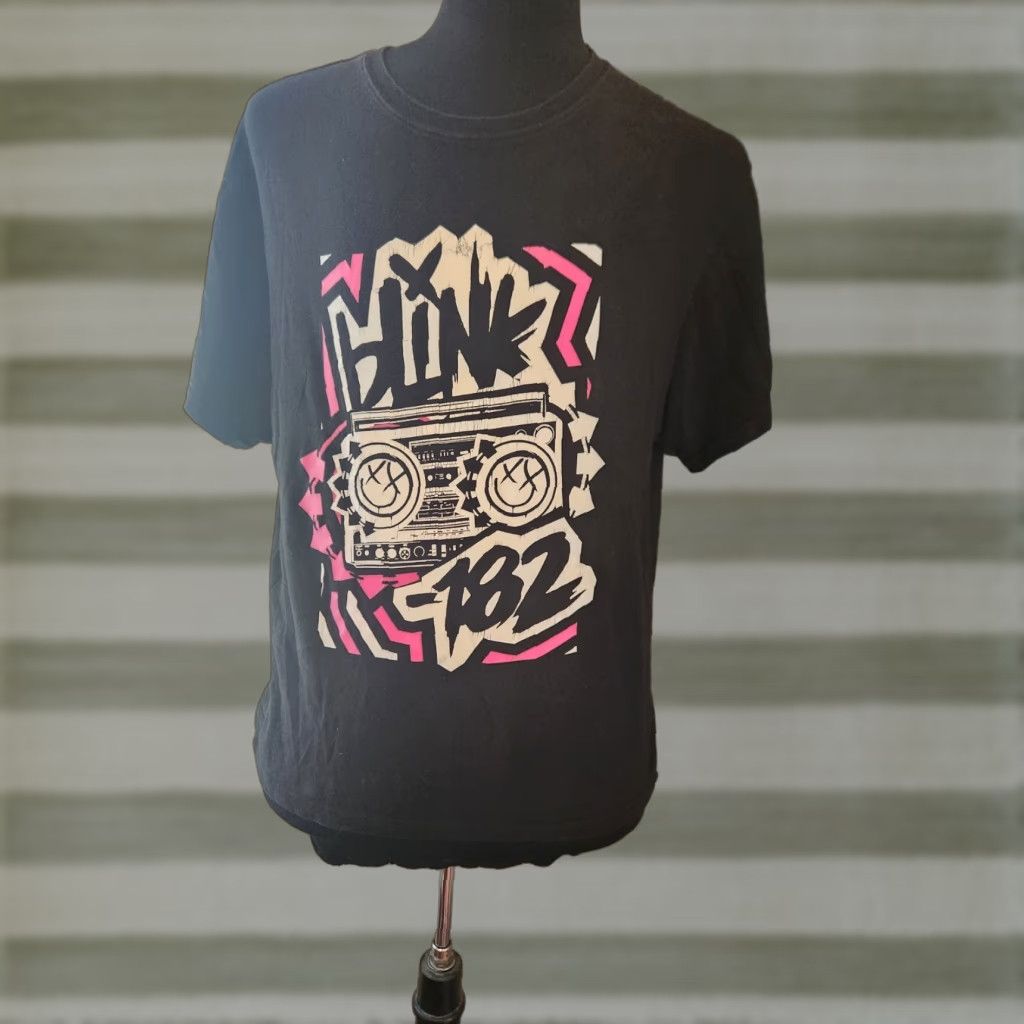 Logo 7 Blink 182 Smiley Face Band Logo Black Short Sleeve Cropped T-Shirt Size L XL Mens Shirt Graphic Print Crew Neck Bubble Tee Size US L / EU 52-54 / 3 - 1 Preview