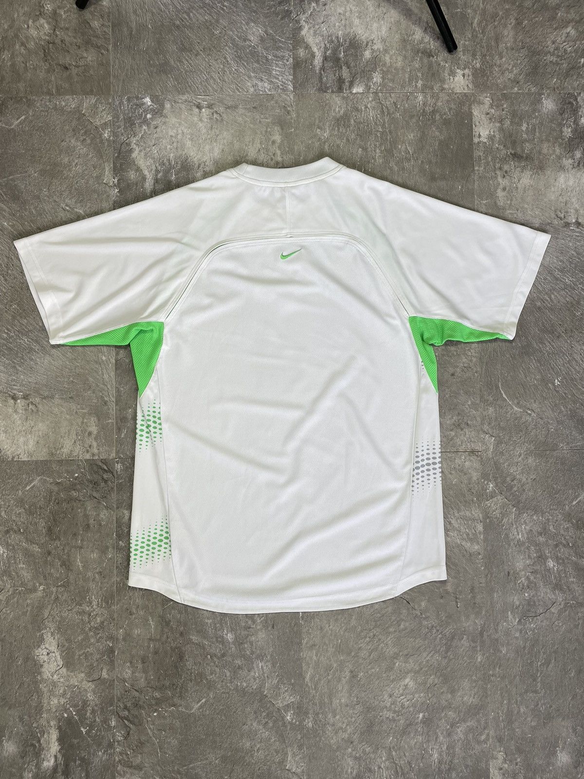 Nike 🚨00s Nike Tn Vintage Green T Shirt Y2K Tee Center Swoosh Size US M / EU 48-50 / 2 - 5 Thumbnail