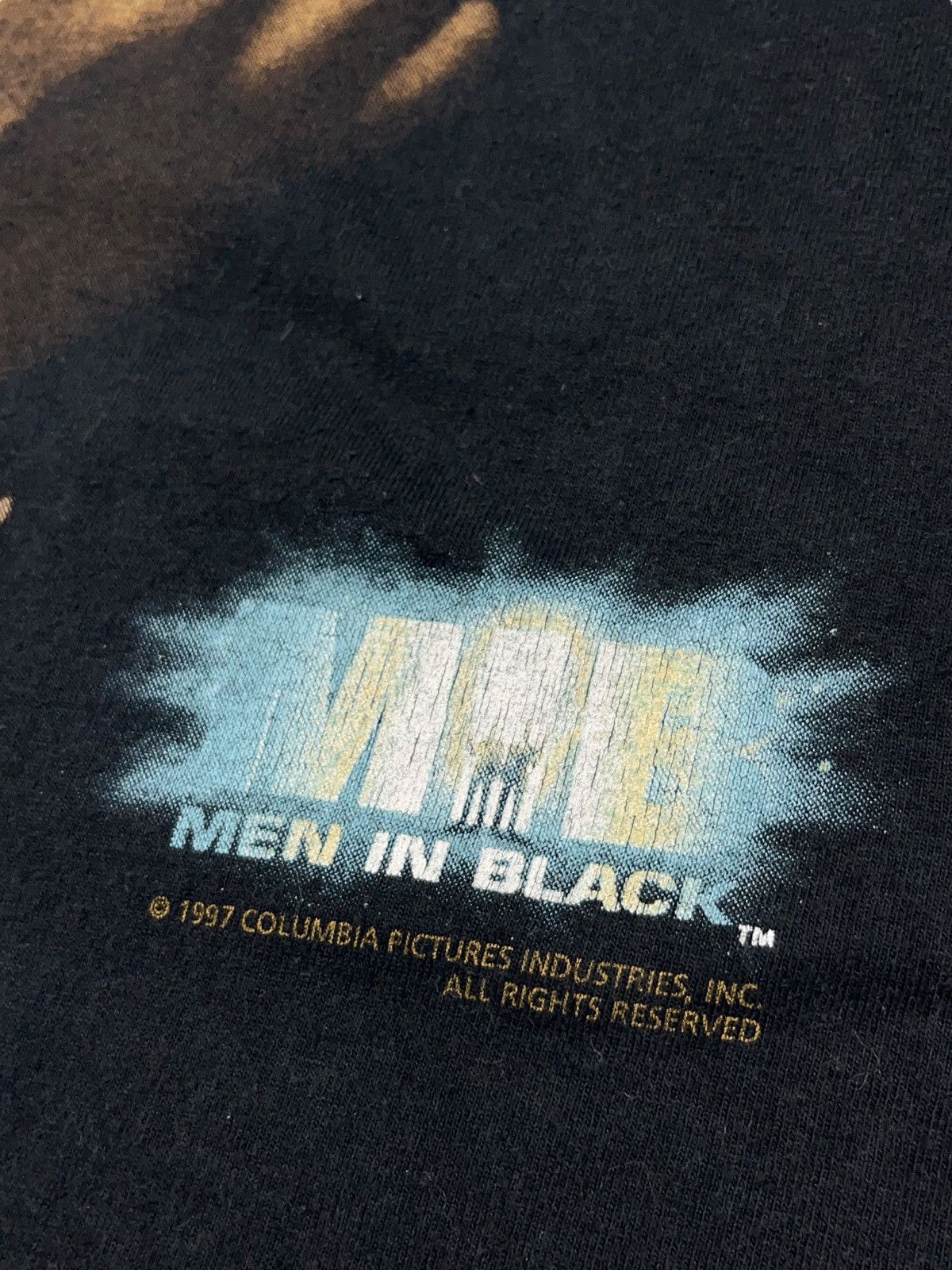 Vintage Vintage 1997 Men In Black Movie Promo Will Smith Gun T-shirt Size US M / EU 48-50 / 2 - 5 Thumbnail