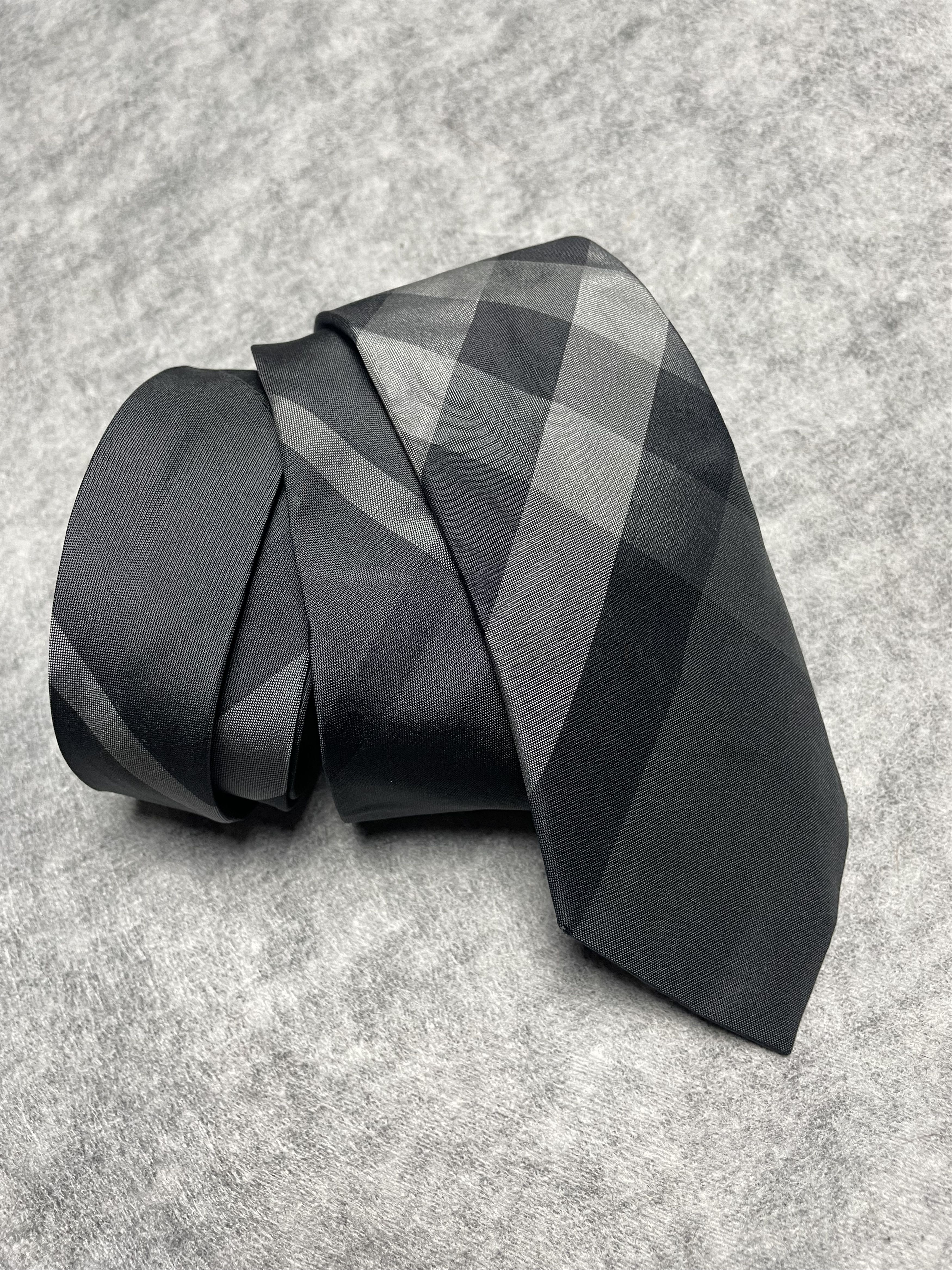 Burberry Burberry London Gray Black Check Plaid Silk Mens Tie Size ONE SIZE - 1 Thumbnail