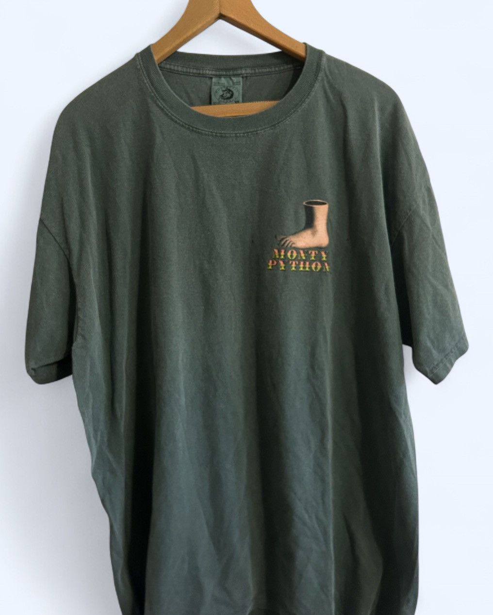 Vintage Vintage Monty Python Beautiful Plumage 2001 Shirt Size XL Size US XL / EU 56 / 4 - 1 Thumbnail