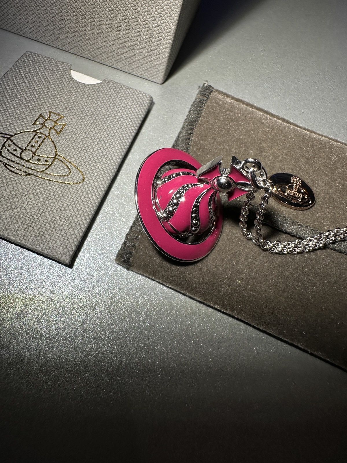 Vivienne Westwood Vivienne Westwood 3D Orb Rare pink silver Necklace Size ONE SIZE - 12 Thumbnail