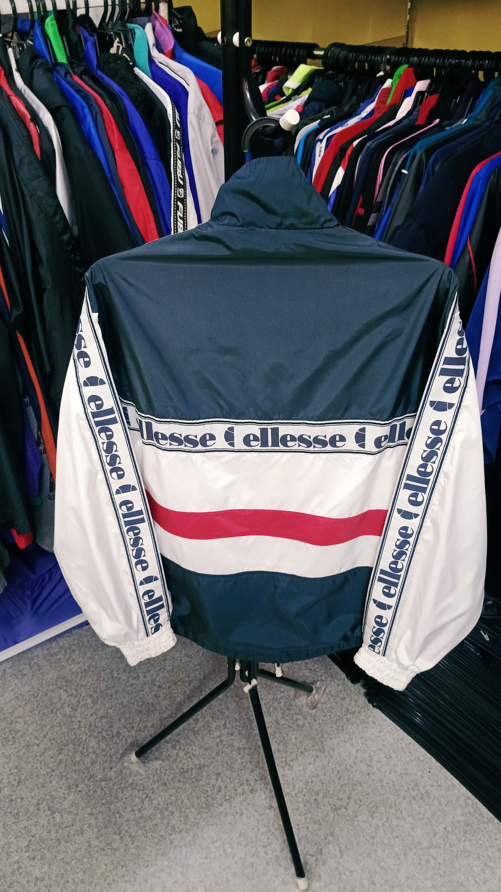 Ellesse Vintage Ellesse Side Tape Windbreaker Jacket Size US L / EU 52-54 / 3 - 2 Thumbnail