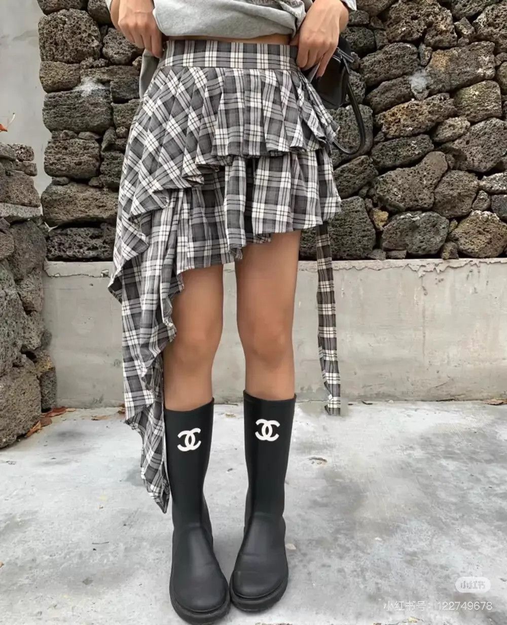 Chanel Chanel Black & White Double C Logo Tall Rubber Rain Boots 37 Size US 6.5 / IT 36.5 - 5 Thumbnail