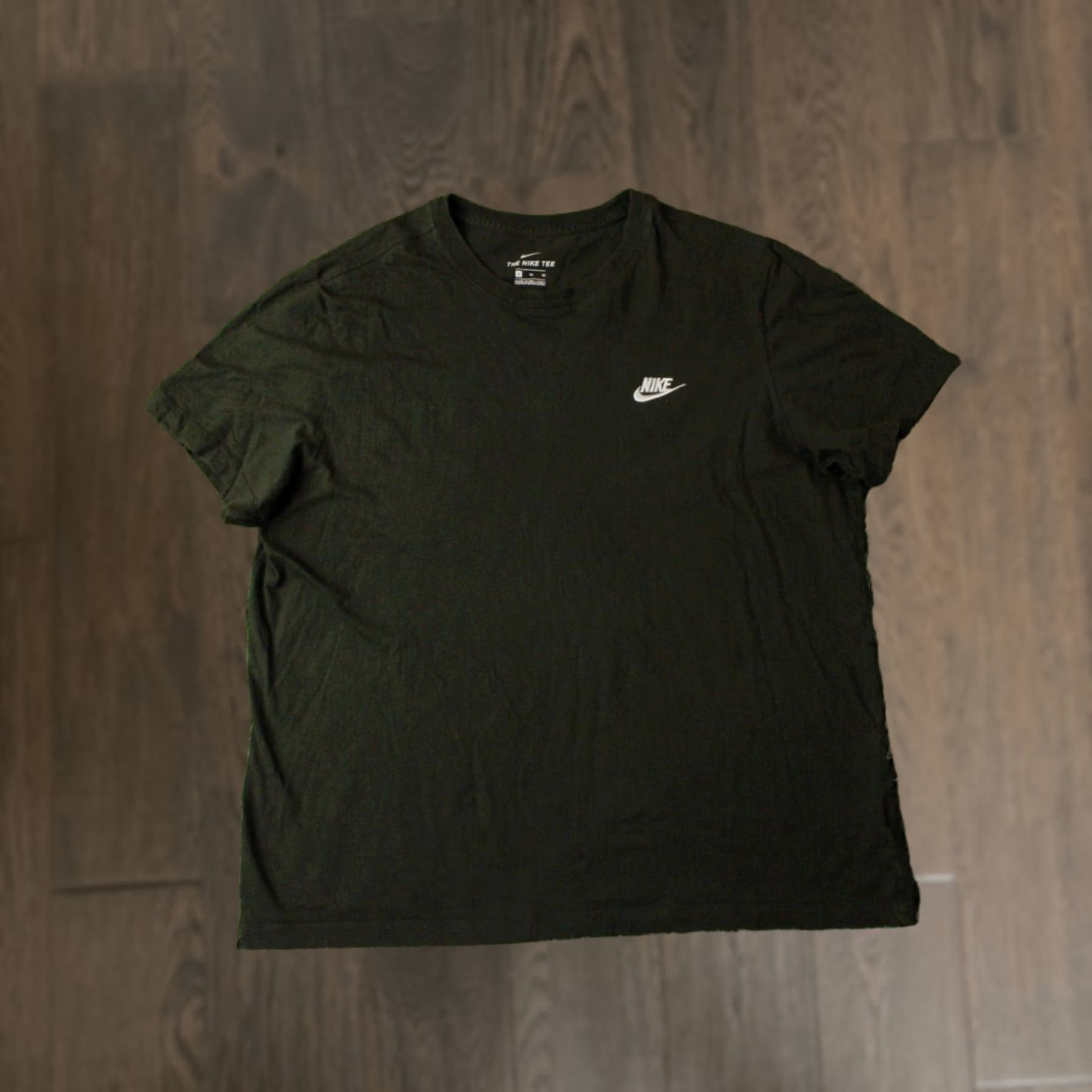 Nike Nike CLASSIC T-Shirt Mens XL Olive Jersey 100% Cotton Short Sleeve 2019 The Nike Tee Size US XL / EU 56 / 4 - 1 Thumbnail