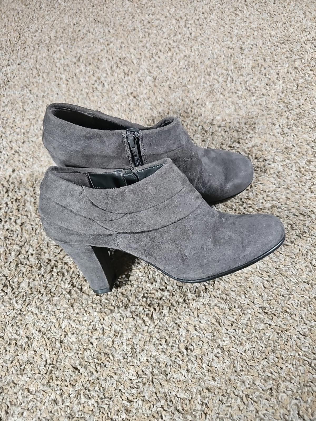 Other Aerosoles HEELREST Shoes Womens Gray Suede Heels Sz US9 EUR7 Size US 9 / IT 39 - 1 Thumbnail