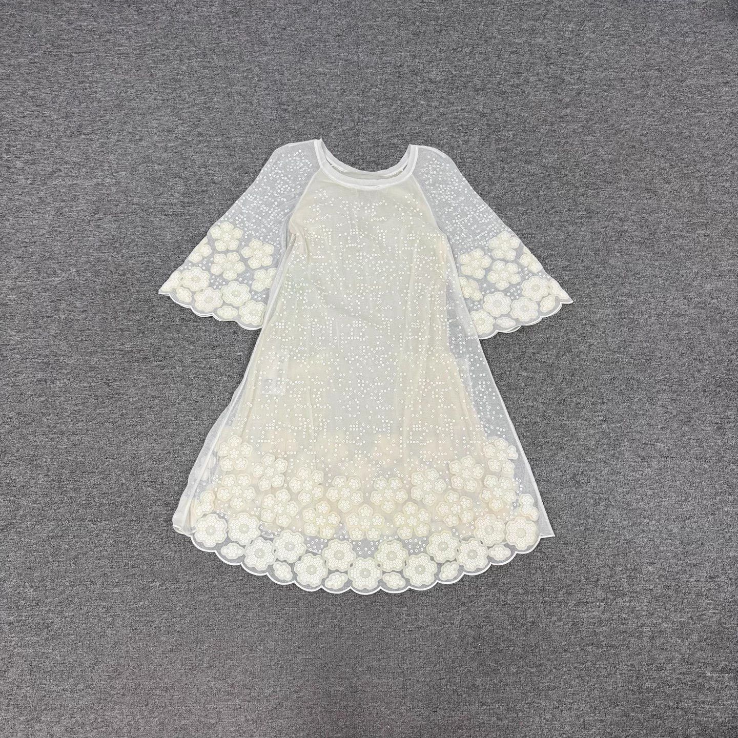 Chanel Chanel white tulle sequin flower dress 34 99 new Size XS / US 0-2 / IT 36-38 - 2 Thumbnail