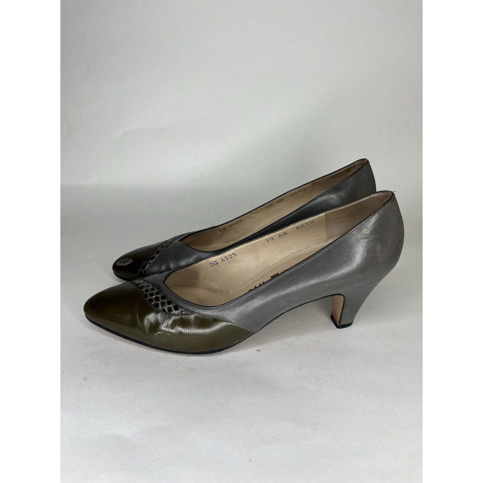 Salvatore Ferragamo Salvatore Ferragamo Gray Leather Green Dress Heels Women’s S Size US 10 / IT 40 - 10 Thumbnail