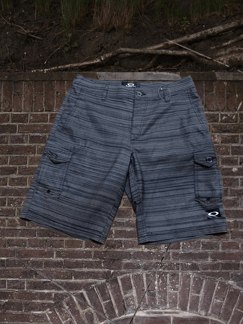 Oakley Vintage Oakley Skull Cargo Lightweight Shorts Size US 30 / EU 46 - 1 Thumbnail