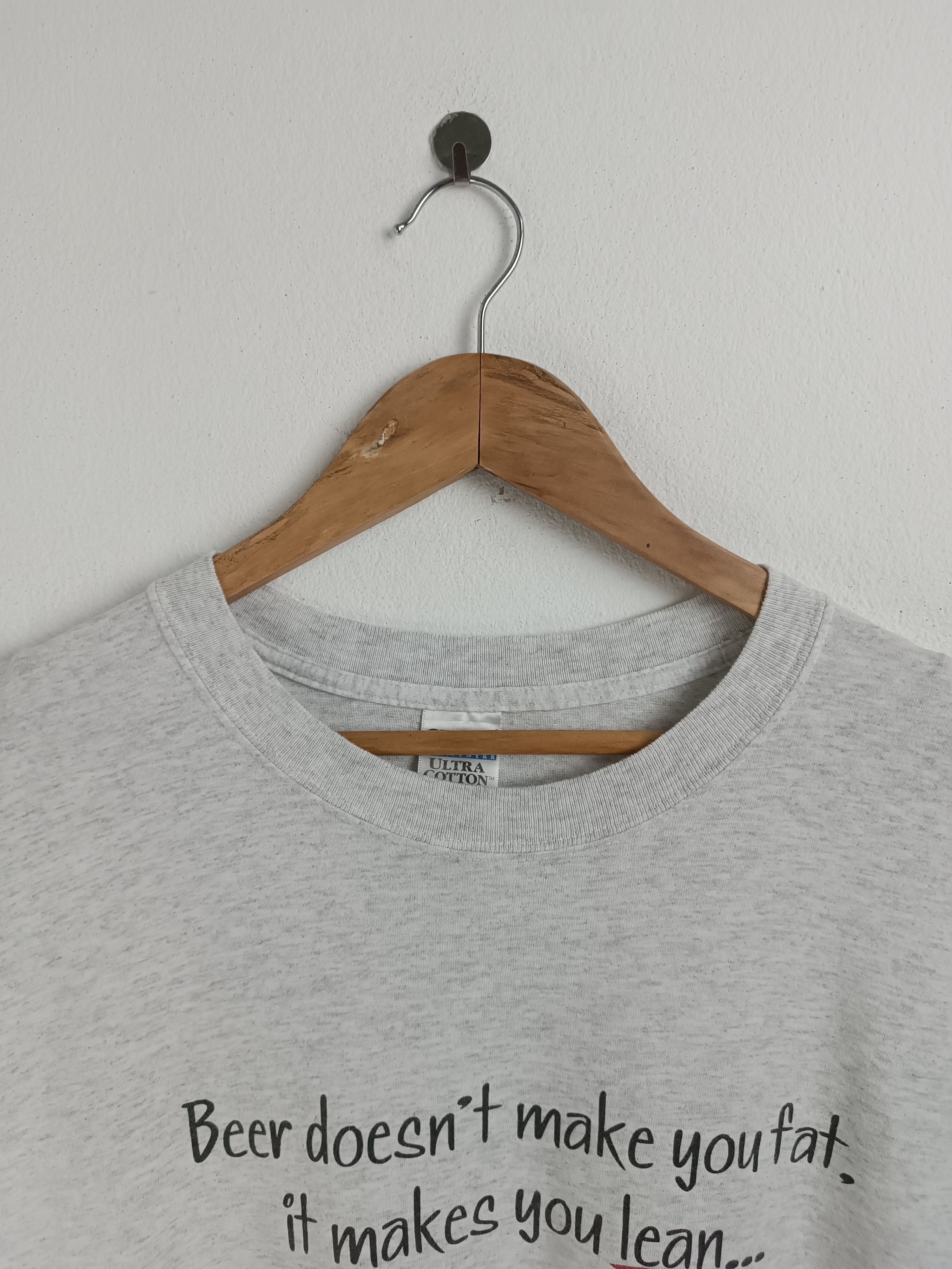 Vintage VINTAGE 2000s BEER DOESN'T MAKE YOU FAT HUMOR JOKE FUNNY TEE Size US XXL / EU 58 / 5 - 9 Thumbnail