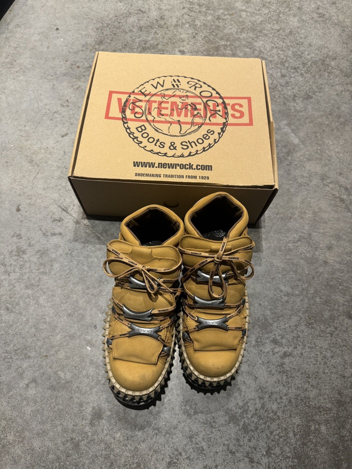 New Rock × Vetements Vetements x New Rocks Tan Suede Size US 8.5 / EU 41-42 - 2 Thumbnail