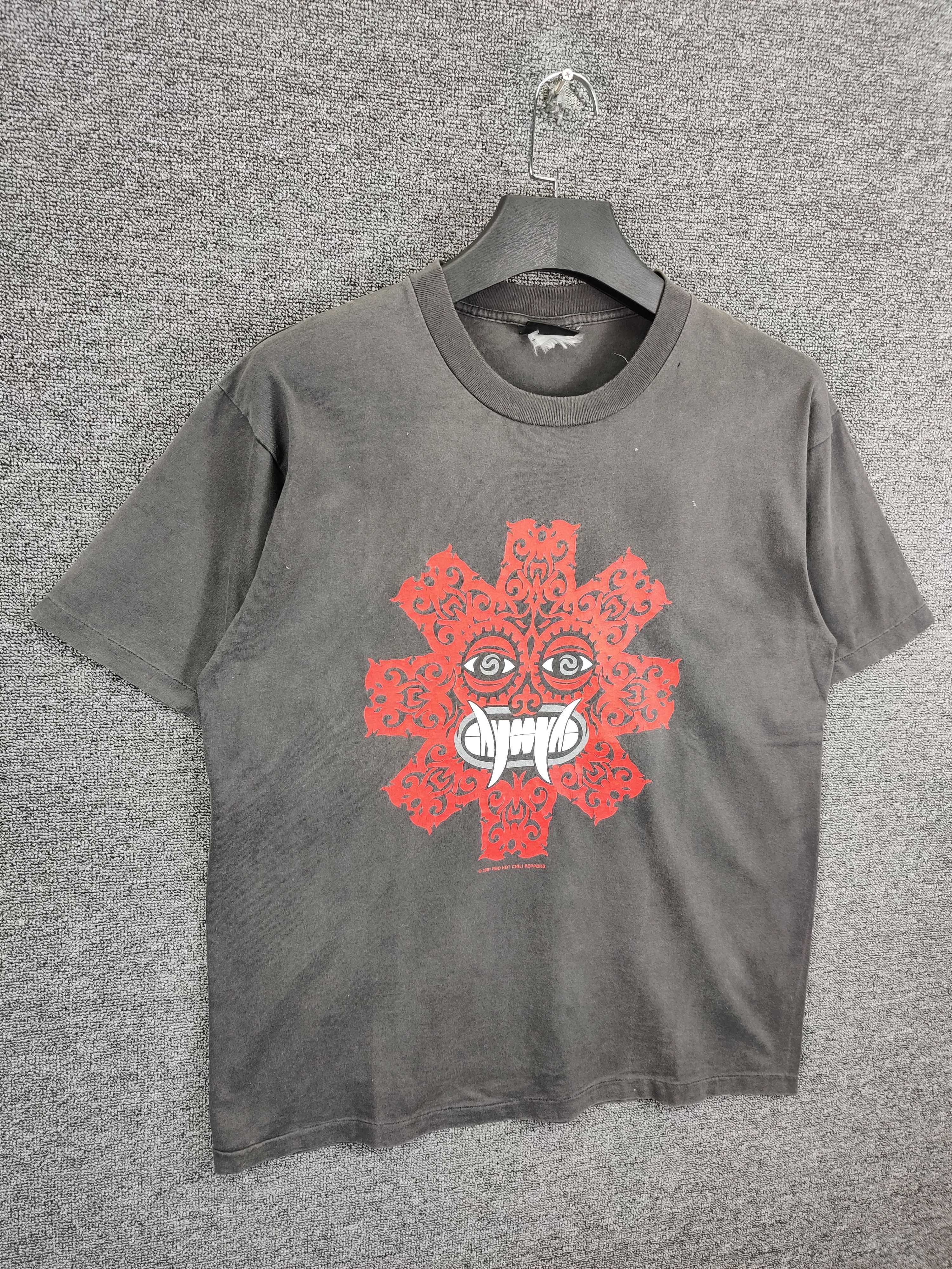 Band Tees Vintage Red Hot Chili Peppers Tee Tshirt Size US L / EU 52-54 / 3 - 4 Thumbnail