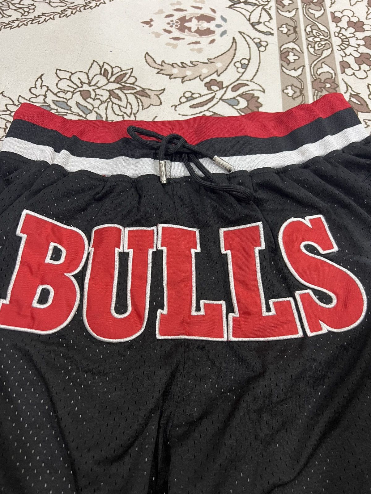Just Don Vintage 1997/98 Just Don Chicago Bulls Mesh NBA Shorts Size US 32 / EU 48 - 4 Thumbnail