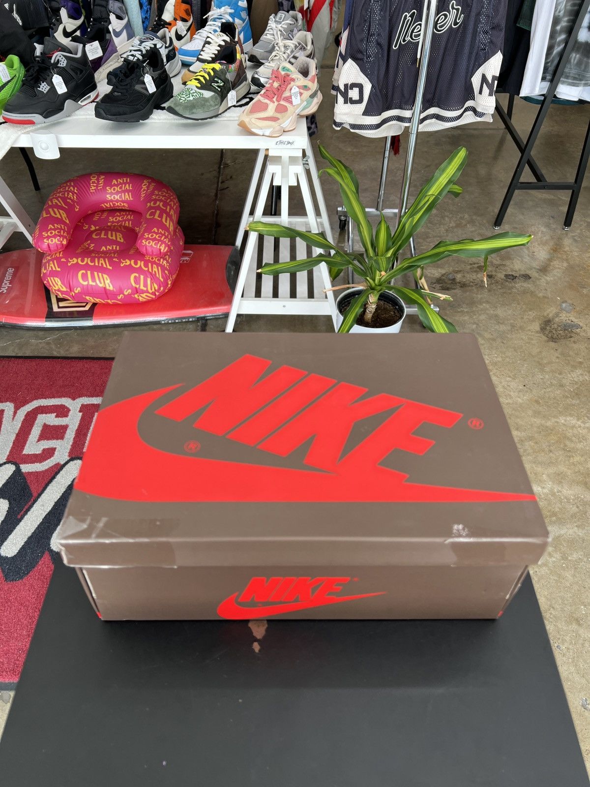 Jordan Brand × Travis Scott Air Jordan 1 High Travis Scott Mocha Sz. 9.5 (2019) Size US 9 / EU 42 - 19 Thumbnail