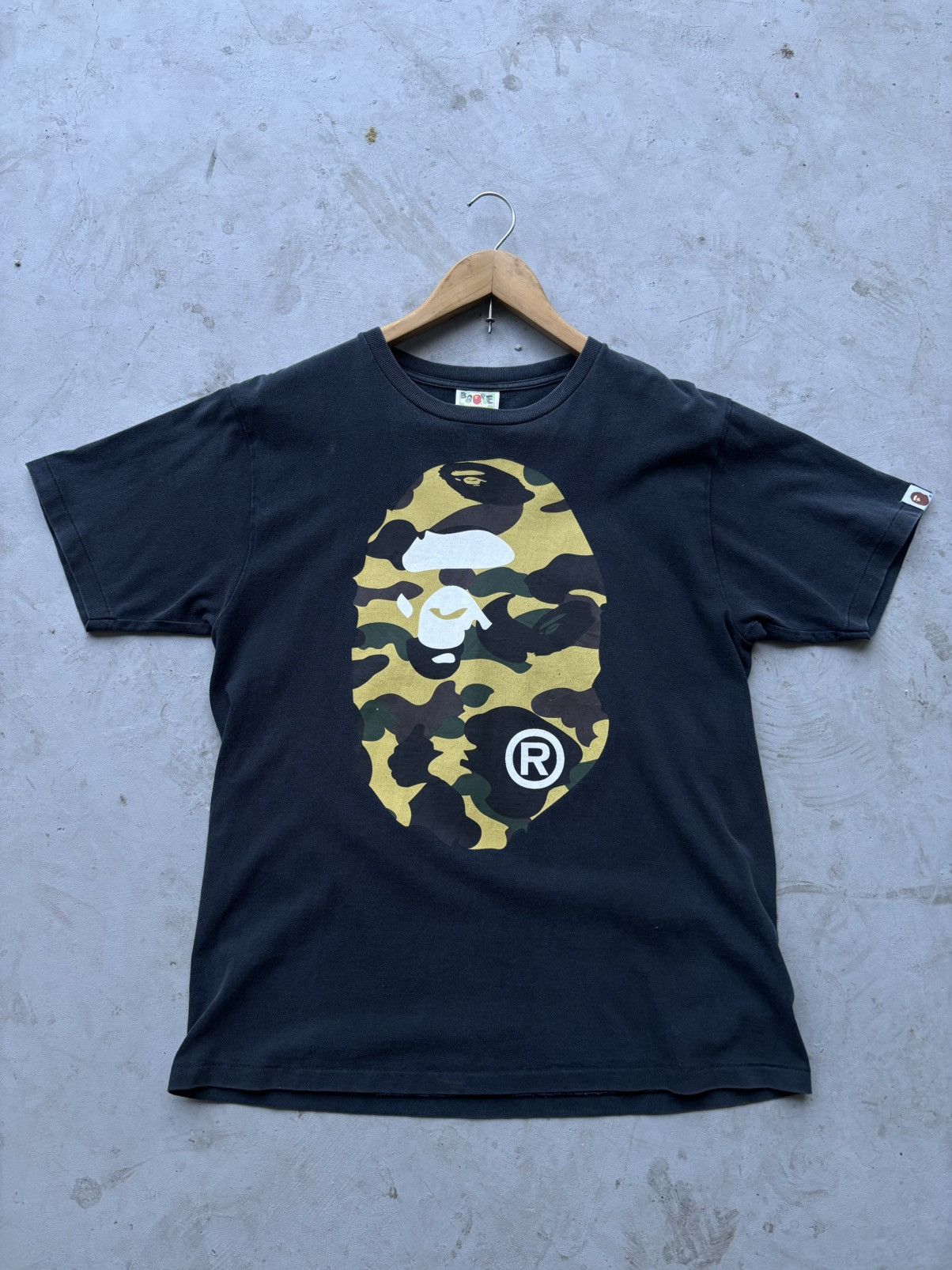 Bape A Bathing Ape (BAPE) 1st Camo Big Ape Mirrored Head Tee Size US M / EU 48-50 / 2 - 1 Thumbnail