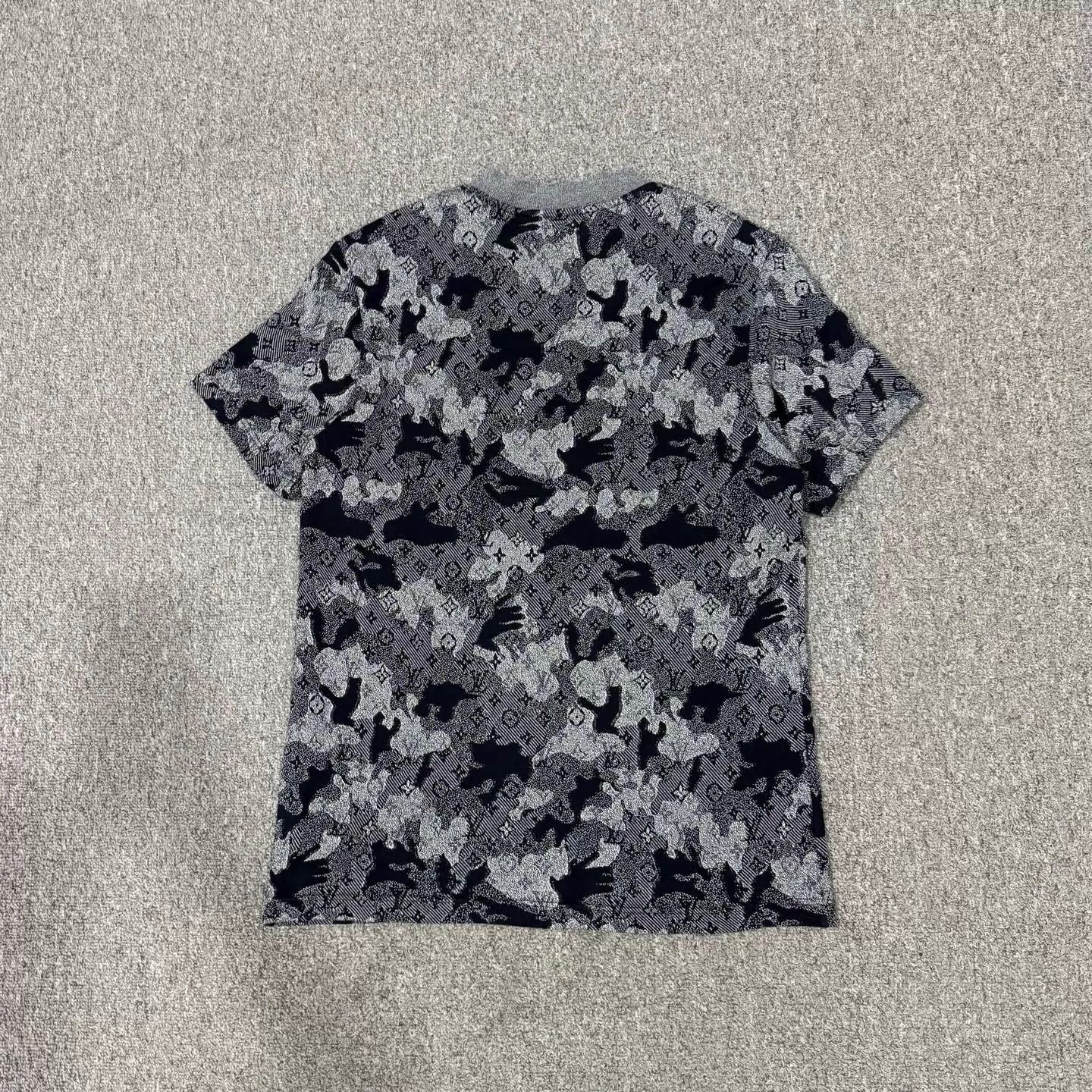 Louis Vuitton LV All Over Monogram Short Sleeve T-Shirt L 95 New Size L / US 10 / IT 46 - 2 Thumbnail