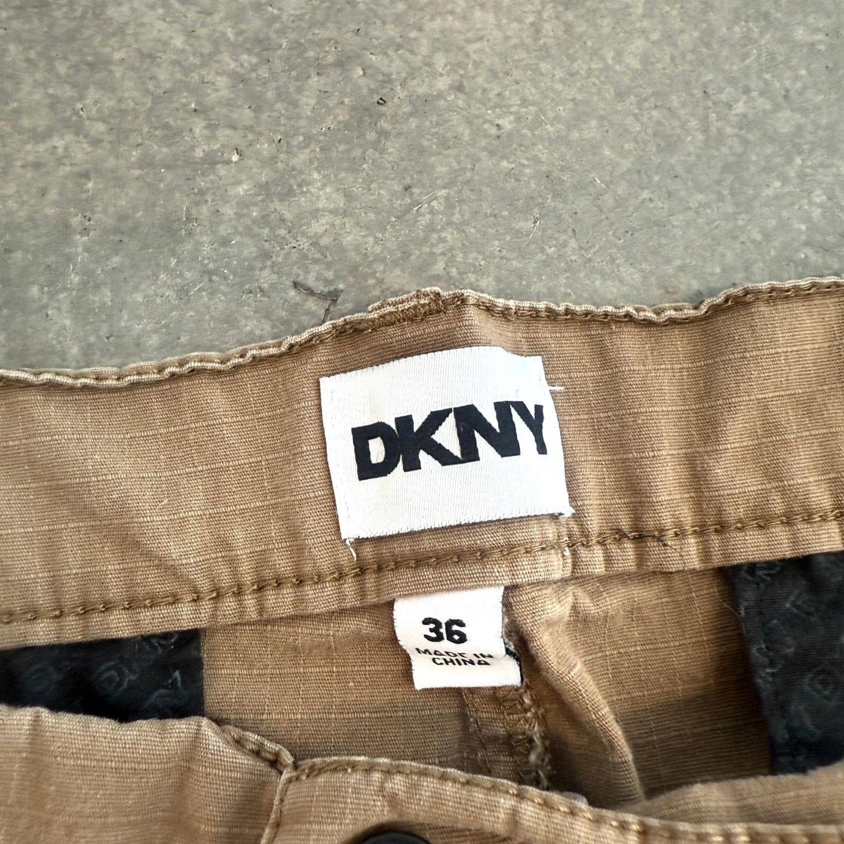 DKNY VINTAGE Dkny Cargo Shorts Men's 36 Brown Tan Khaki Summer Skate Casual 1990s Mens Brown Tan Khaki Cargo Shorts Ends Size US 36 / EU 52 - 3 Thumbnail