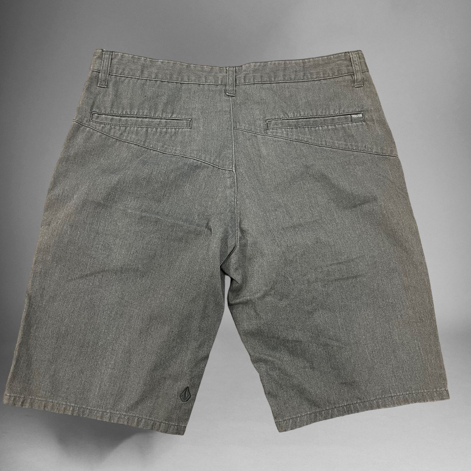 Volcom Volcom Skater Shorts Chinos Mens Size 33 Gray Corpo Class Size US 33 - 7 Thumbnail