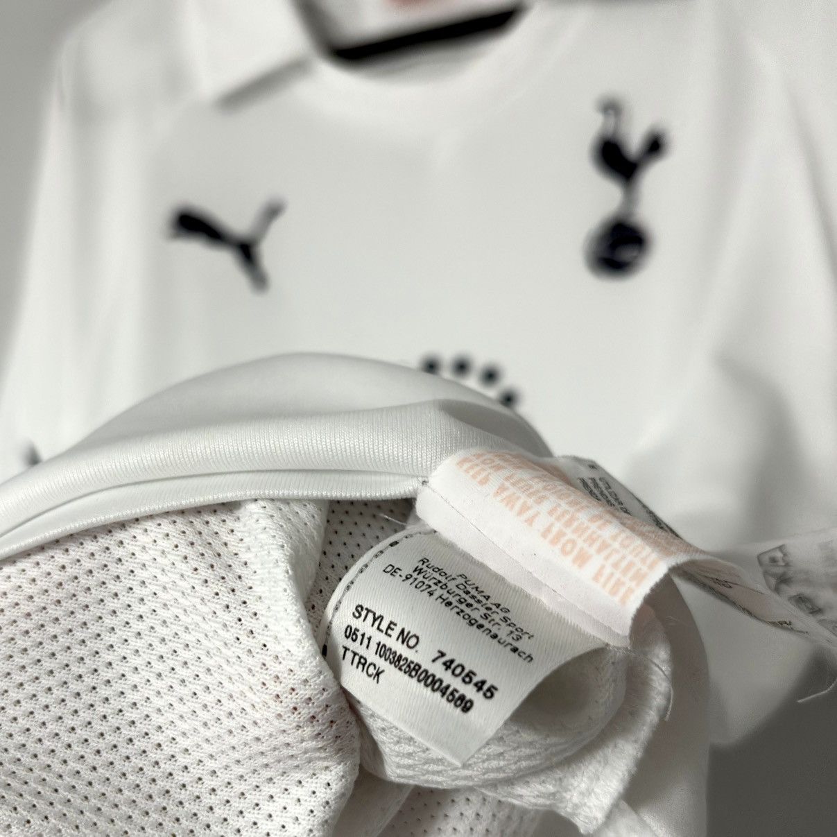 Puma × Vintage 2011 2012 Tottenham Hotspur Home Kit Puma Soccer Jersey Tee Size US M / EU 48-50 / 2 - 5 Thumbnail