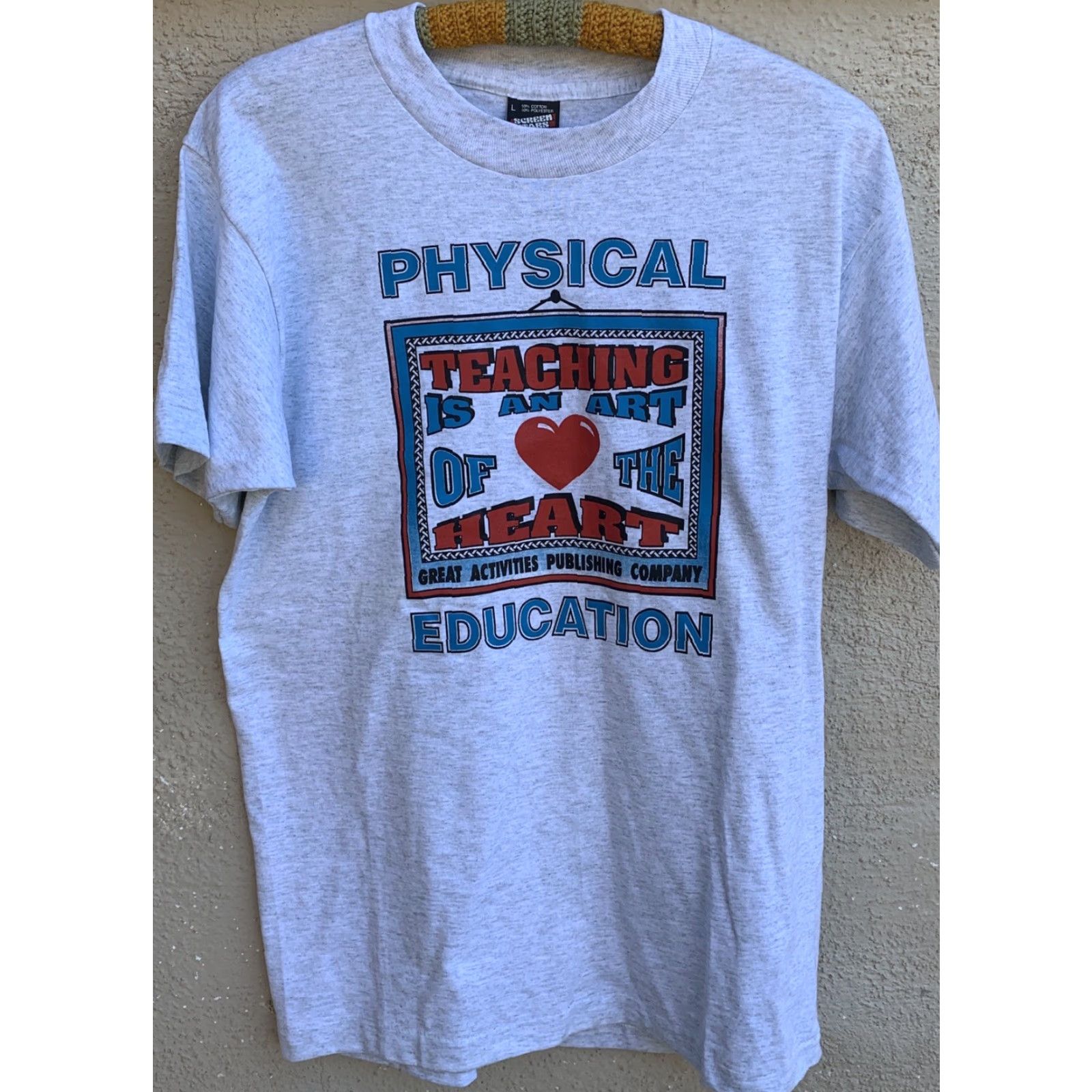 Vintage VINTAGE Screen Stars T-Shirt Physical Education TEACHING IS AN ART OF THE HEART Gray L Unisex 50/50 Cotton-Polyester Graphic Tee 1980s 1990s Size US L / EU 52-54 / 3 - 5 Thumbnail