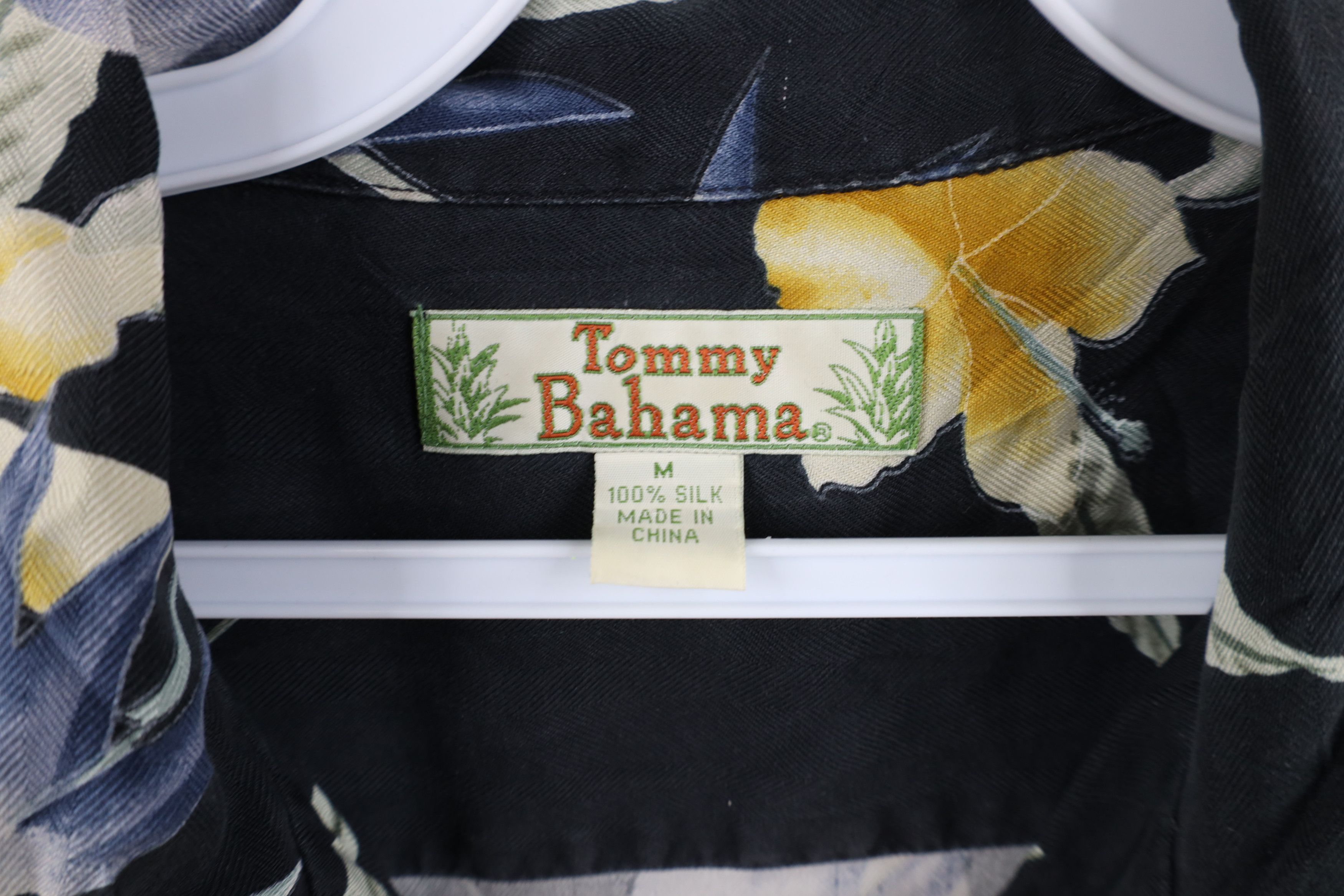 Tommy Bahama × Vintage Vintage 90s Tommy Bahama Hawaii Flower Silk Button Shirt Size US M / EU 48-50 / 2 - 8 Thumbnail
